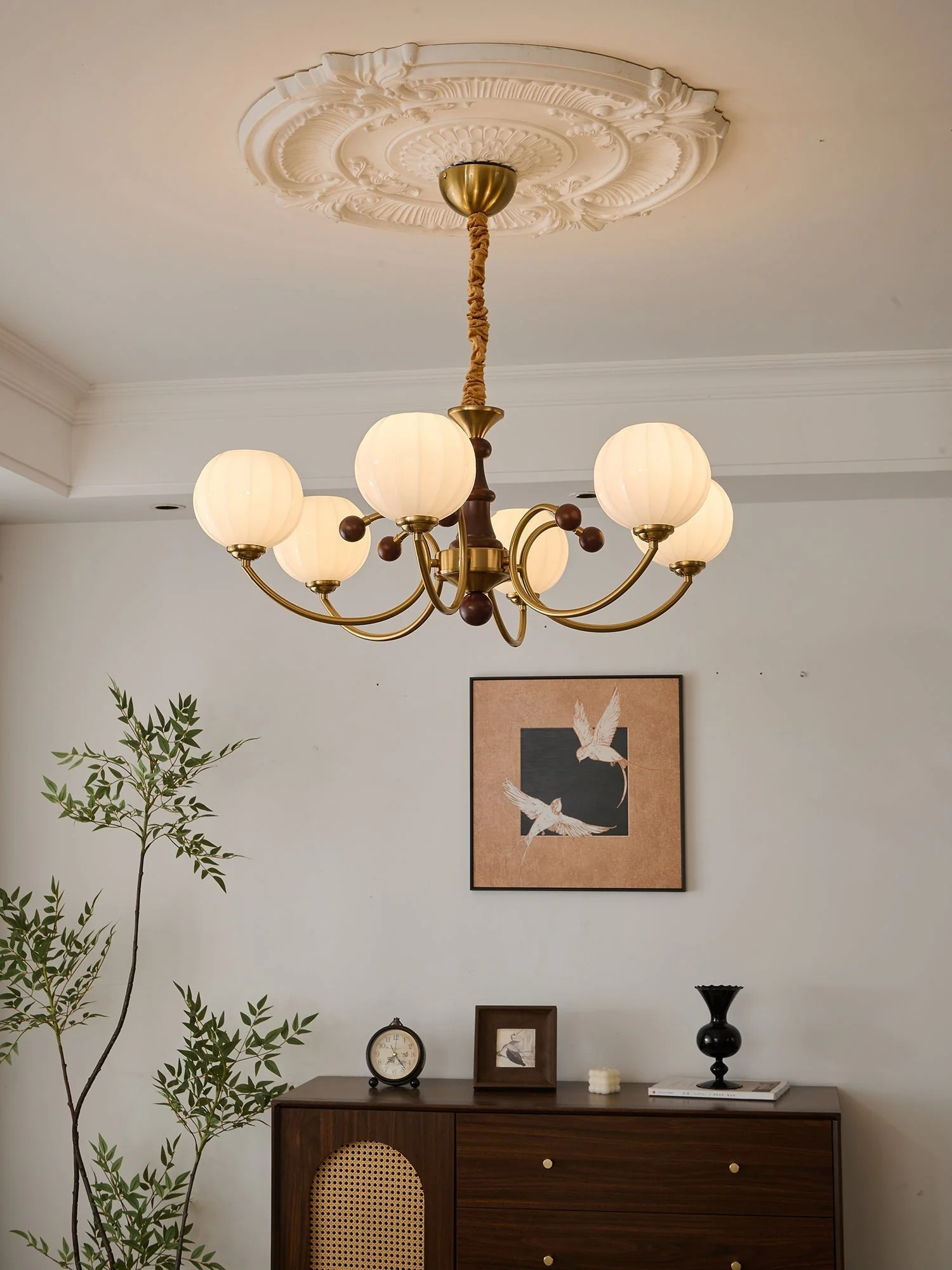 Omirara Traditional Elegance Vintage Wood Chandelier - Image 17