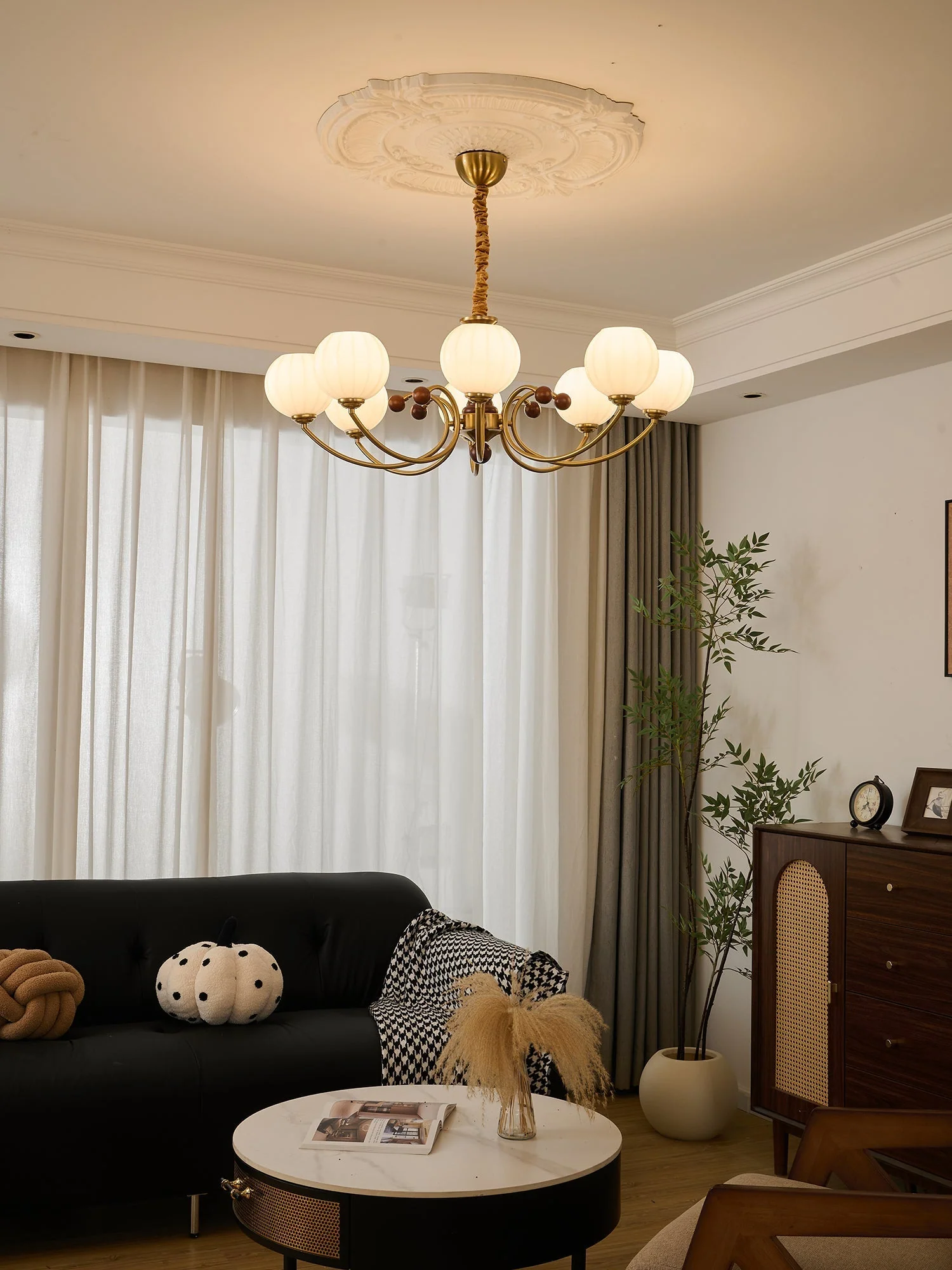 Omirara Traditional Elegance Vintage Wood Chandelier - Image 3