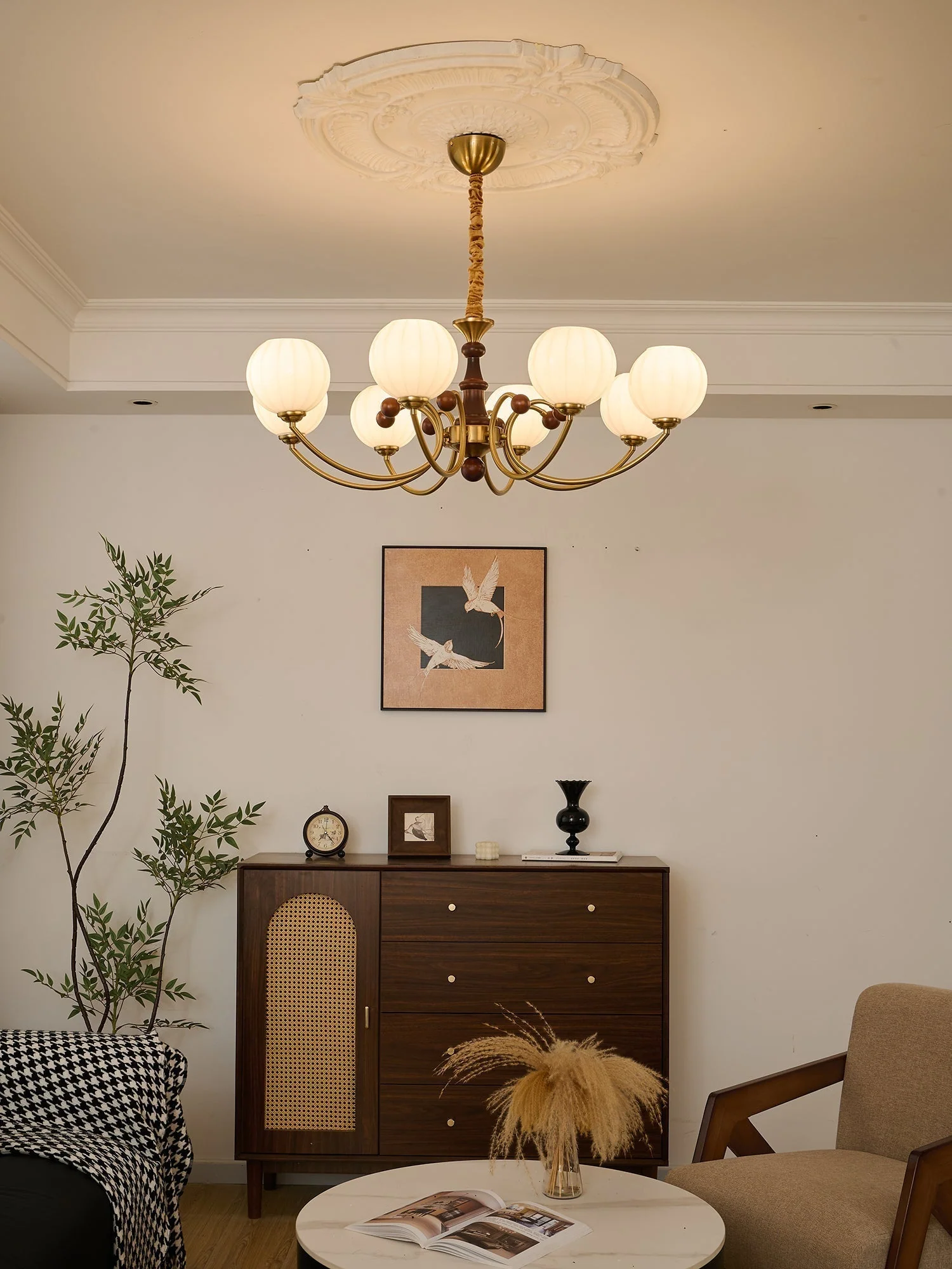 Omirara Traditional Elegance Vintage Wood Chandelier - Image 5