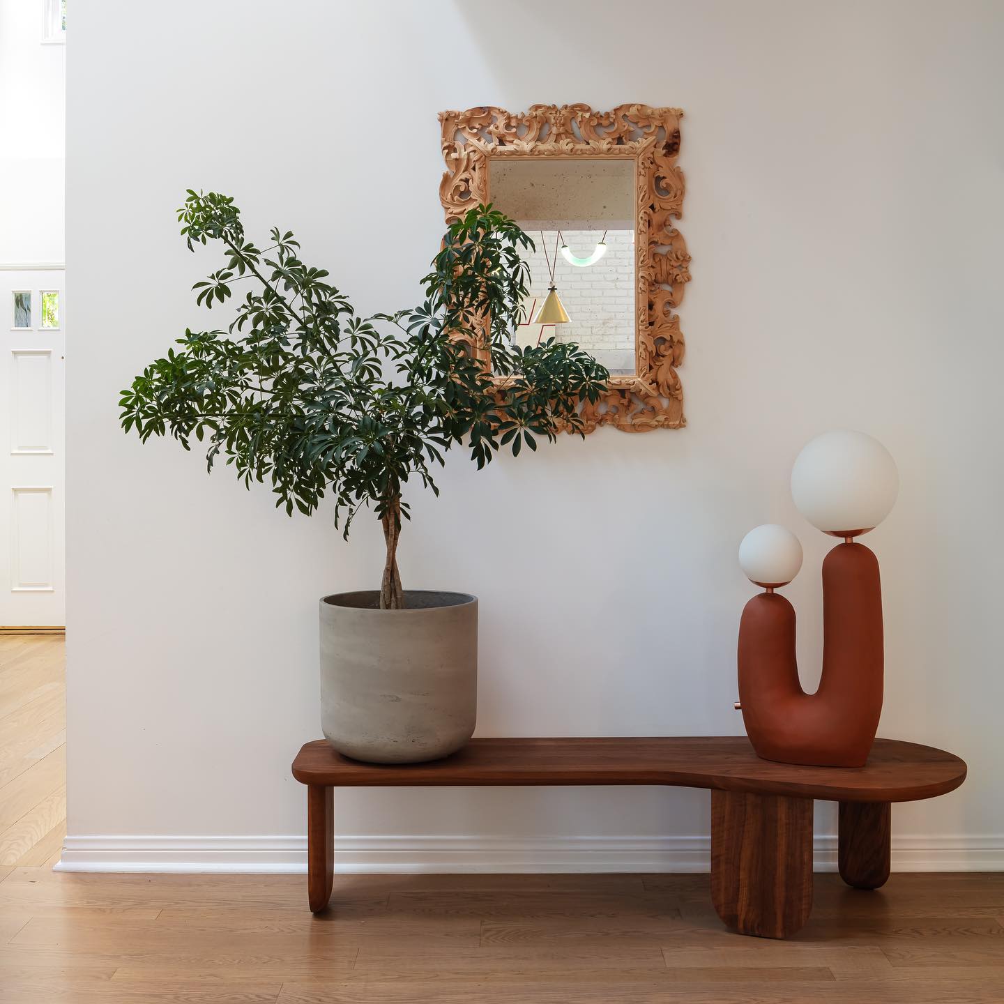 Oo Modern Ceramic Table Lamp - Image 5