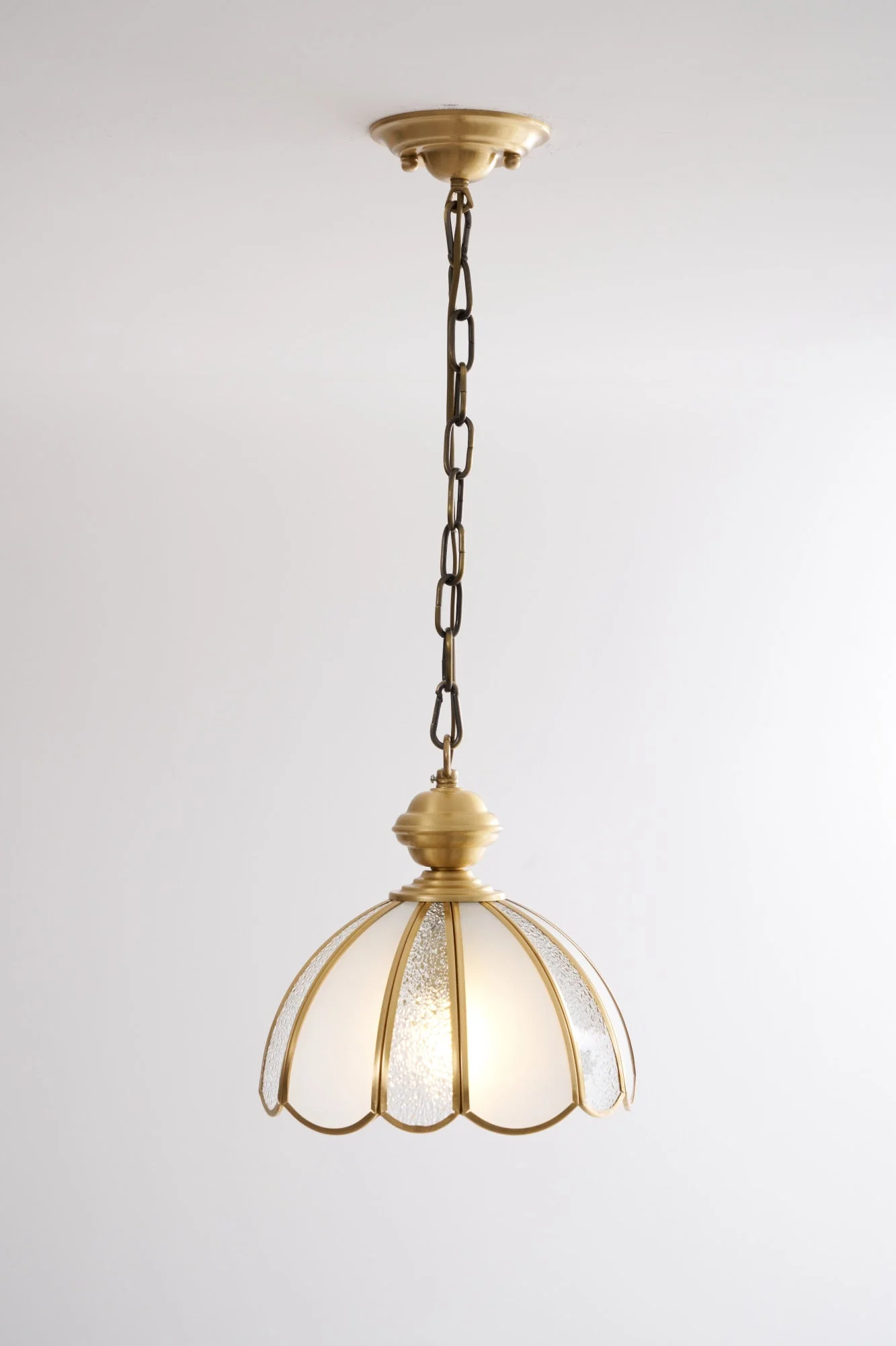Ophaan Traditional Art Brass Glass Pendant Light - Image 7