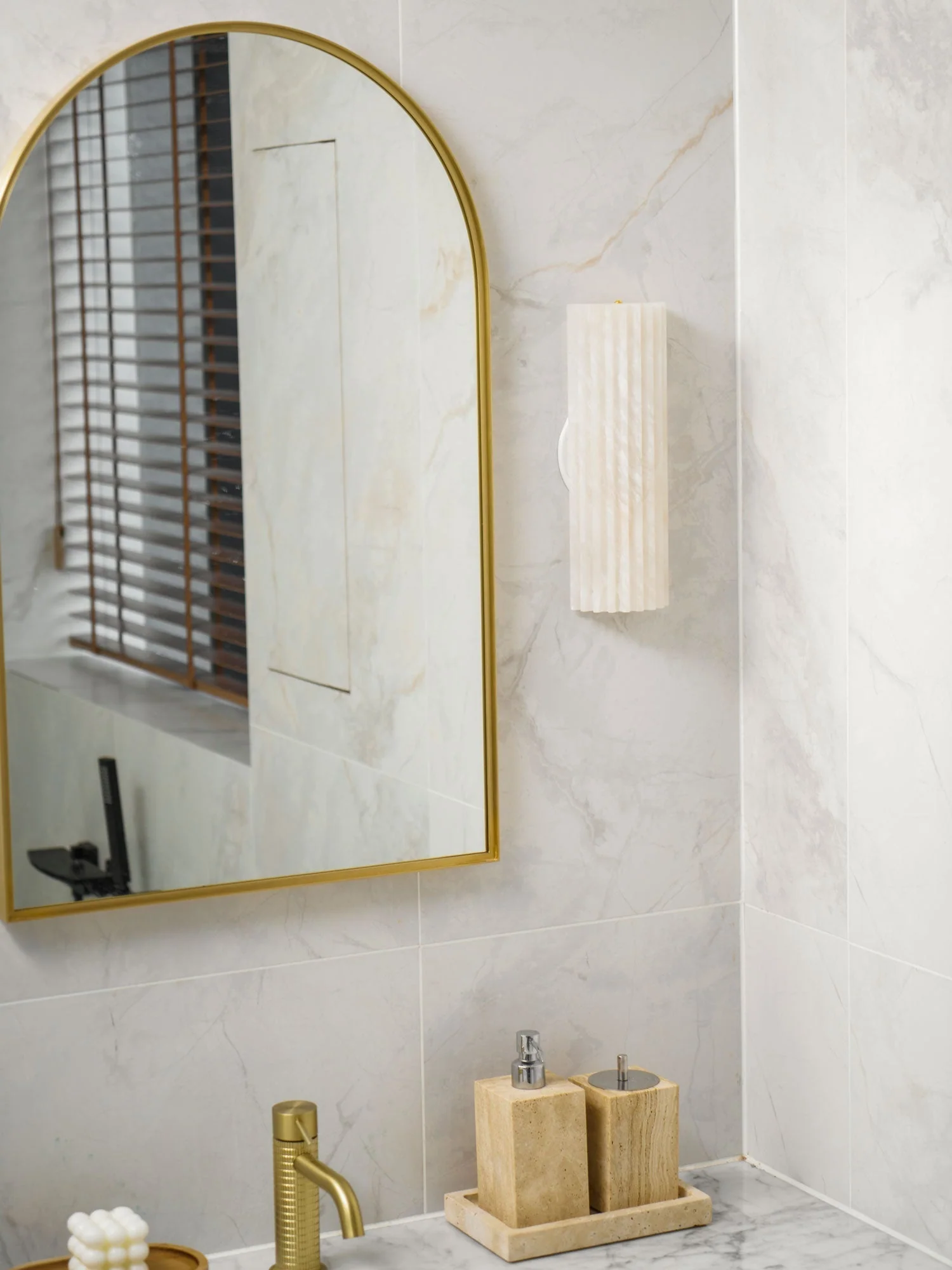 Orcarion Alabaster Wall Lamp - Image 22
