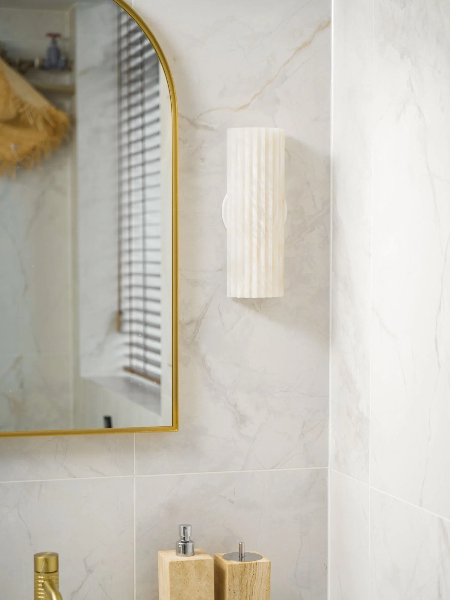Orcarion Alabaster Wall Lamp - Image 23