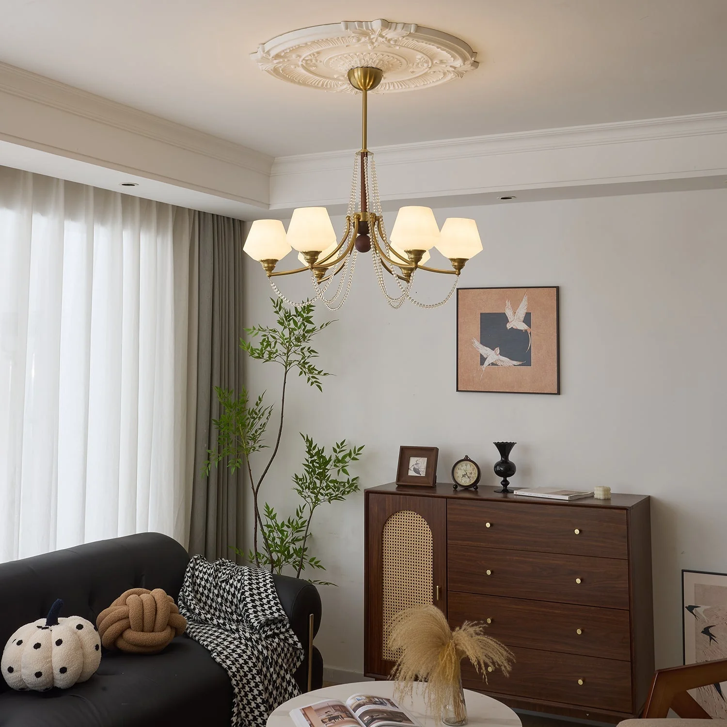 Othaus Traditional Elegance Vintage Wood Chandelier - Image 2