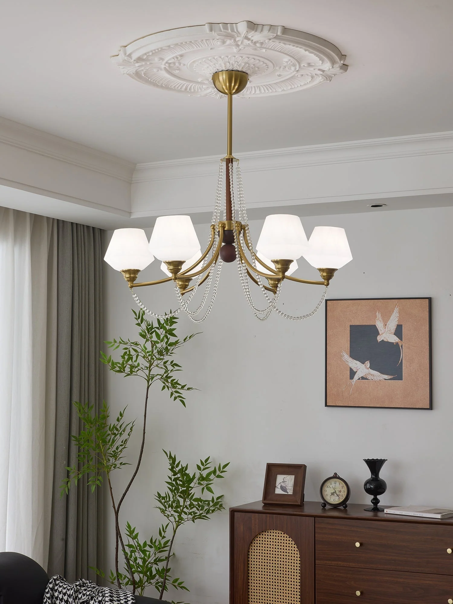 Othaus Traditional Elegance Vintage Wood Chandelier - Image 3