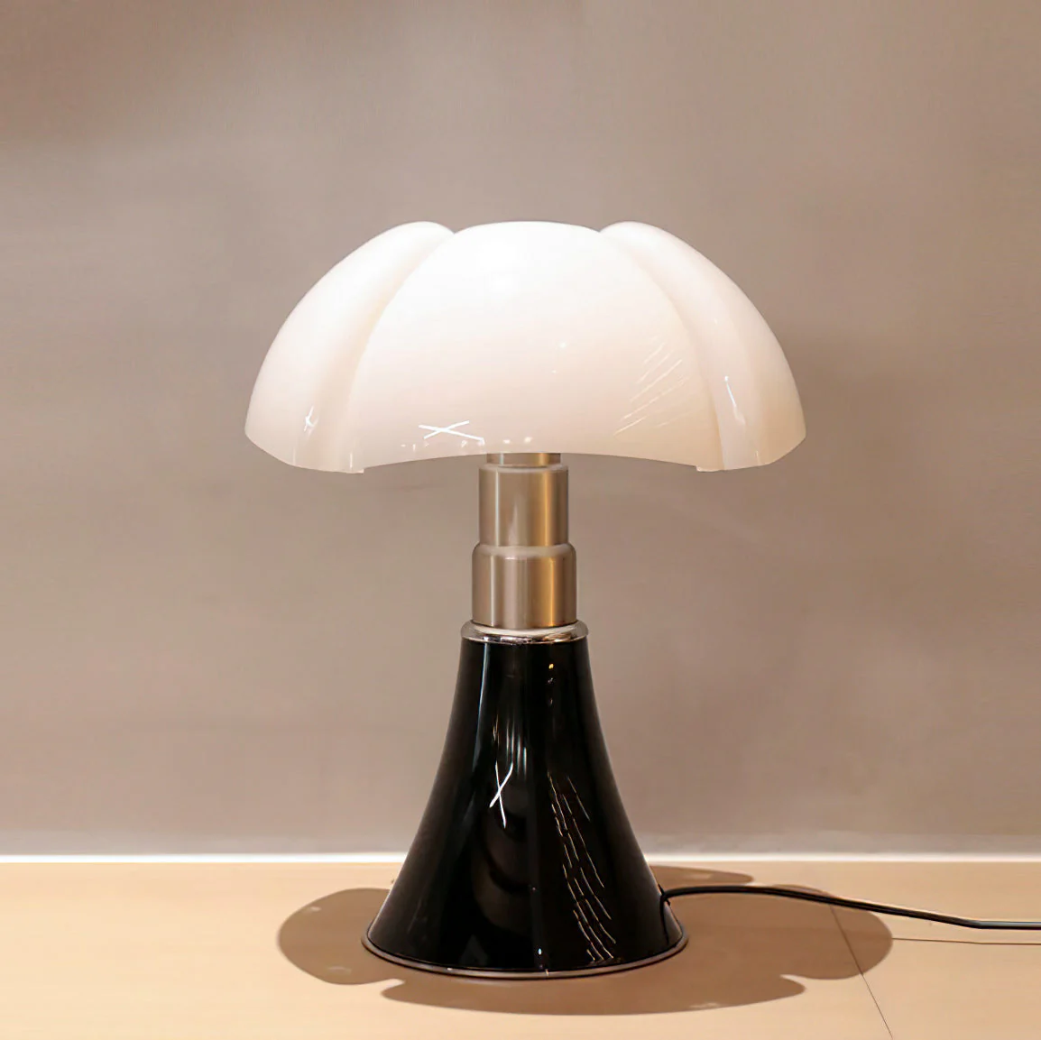 Pipistrello Modern Table Lamp - Image 40