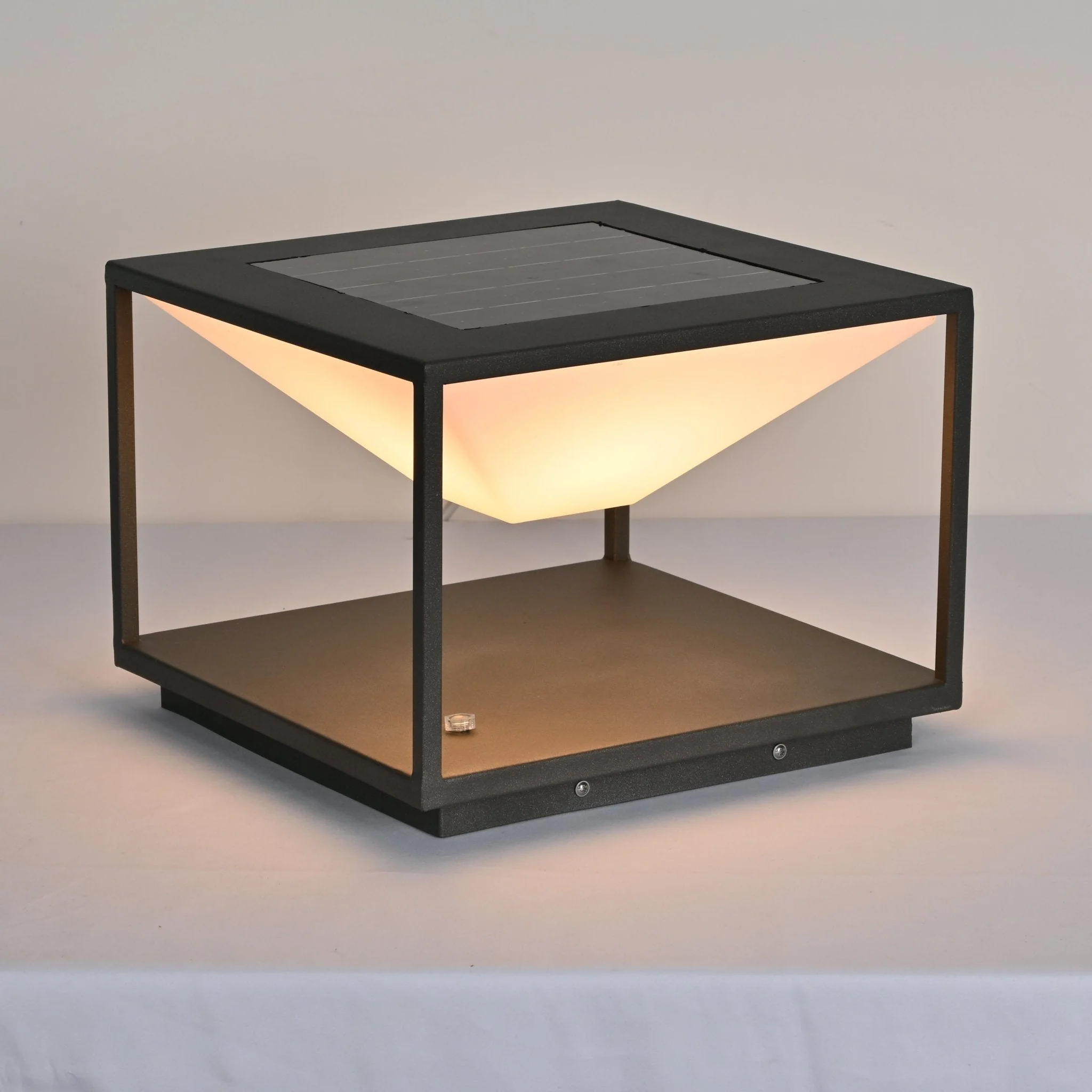 Ray Geo Frame Solar Outdoor Light - Image 12