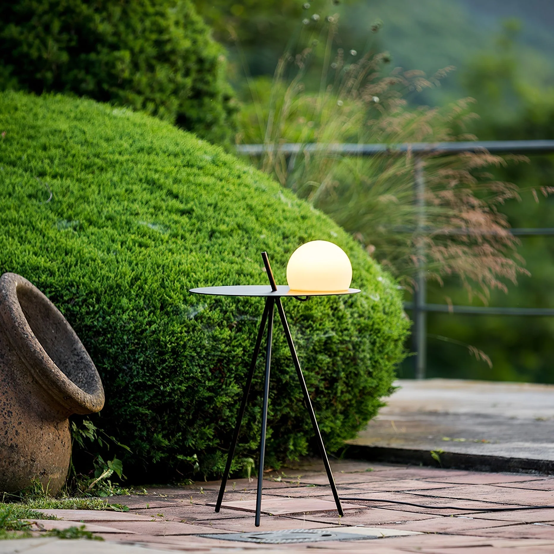 Ray Solar Tripod Outdoor  Table Floor Lamp - Image 3