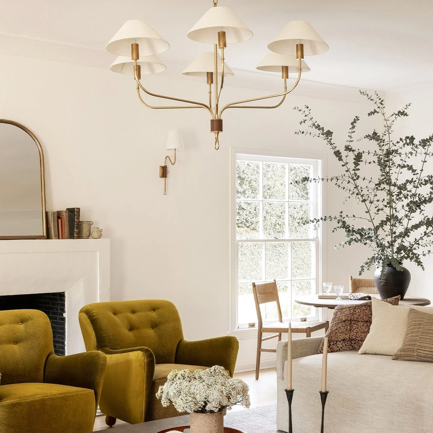 Regal Classic Brass Tail Chandelier - Image 16