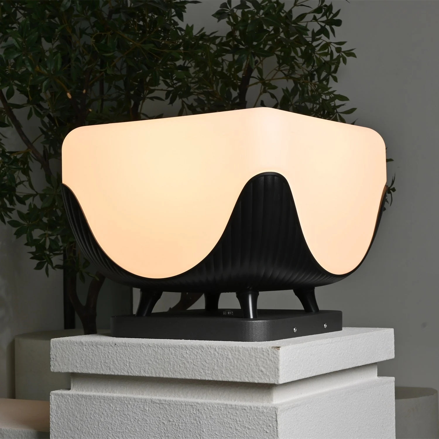 Ryder Minimalist Outdoor Light - Image 2