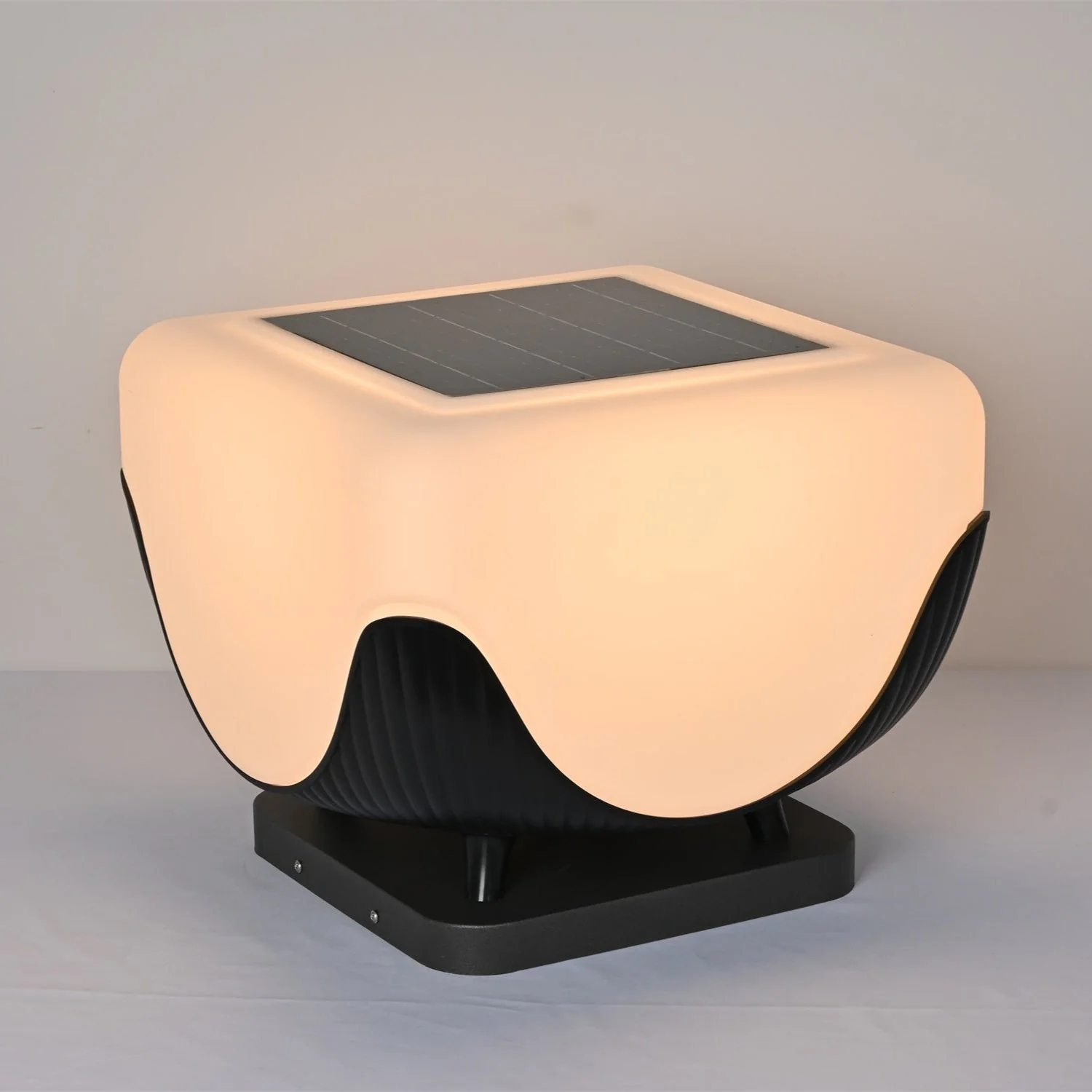 Ryder Minimalist Outdoor Light - Image 4