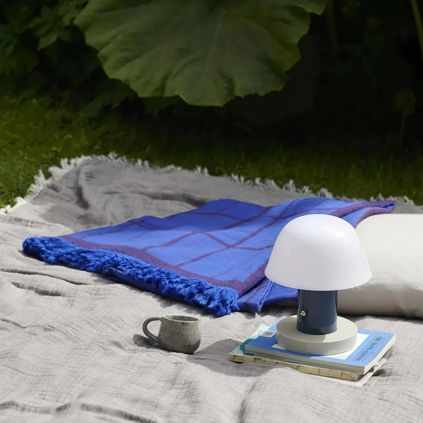 Setago Modern Polymer Table Lamp - Image 10
