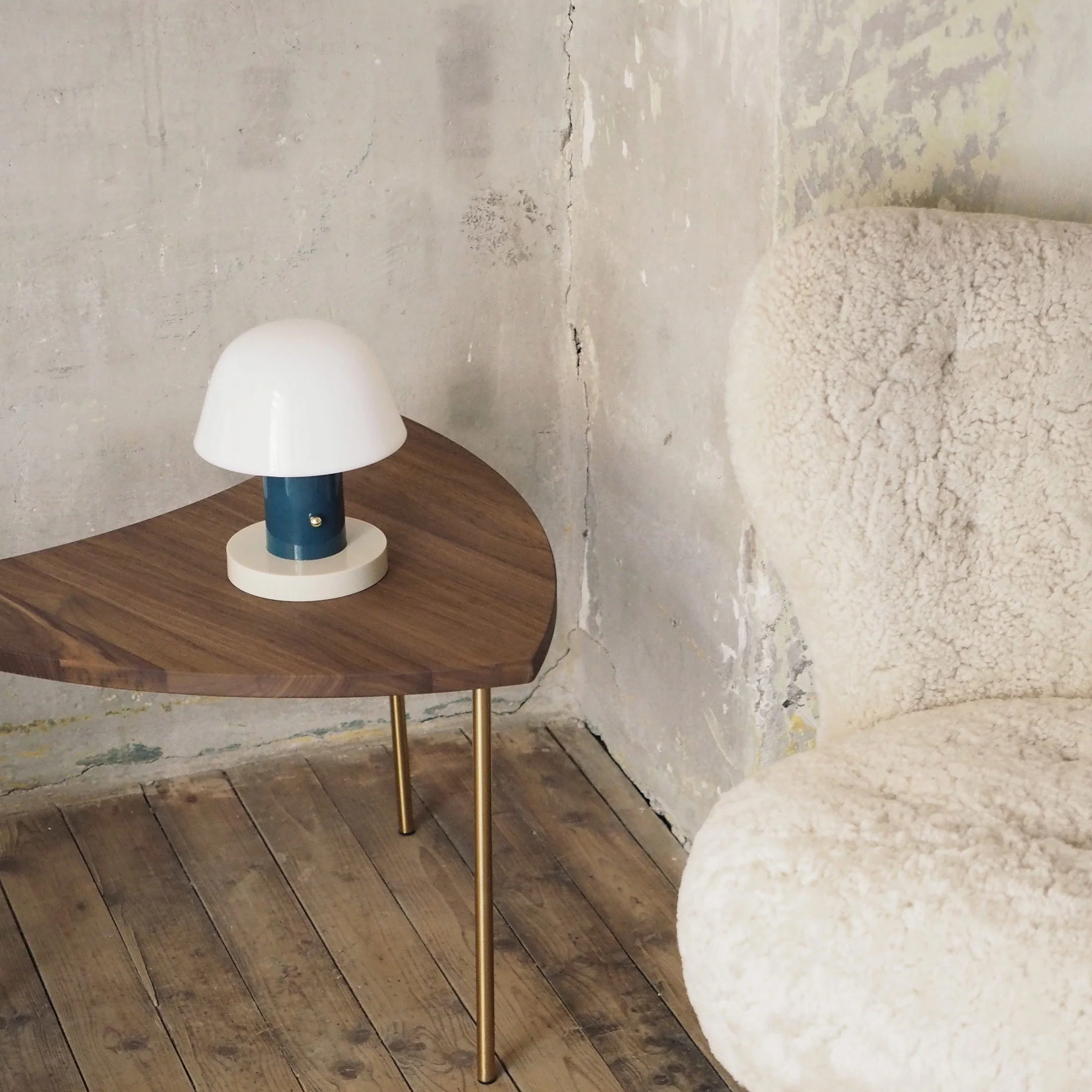 Setago Modern Polymer Table Lamp - Image 3