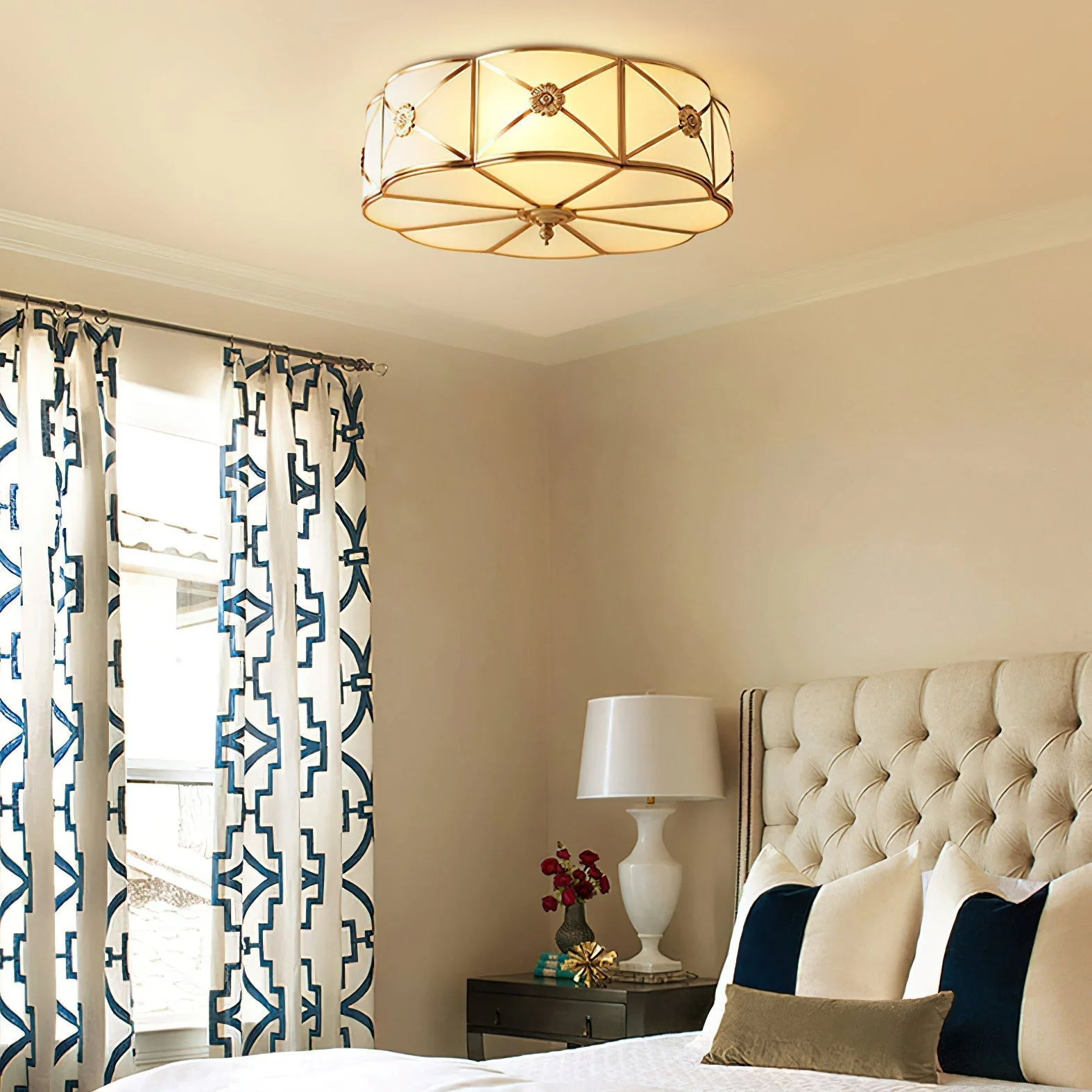 Solara Ceiling Lamp Brass Scalloped Frosted Classic - Image 33