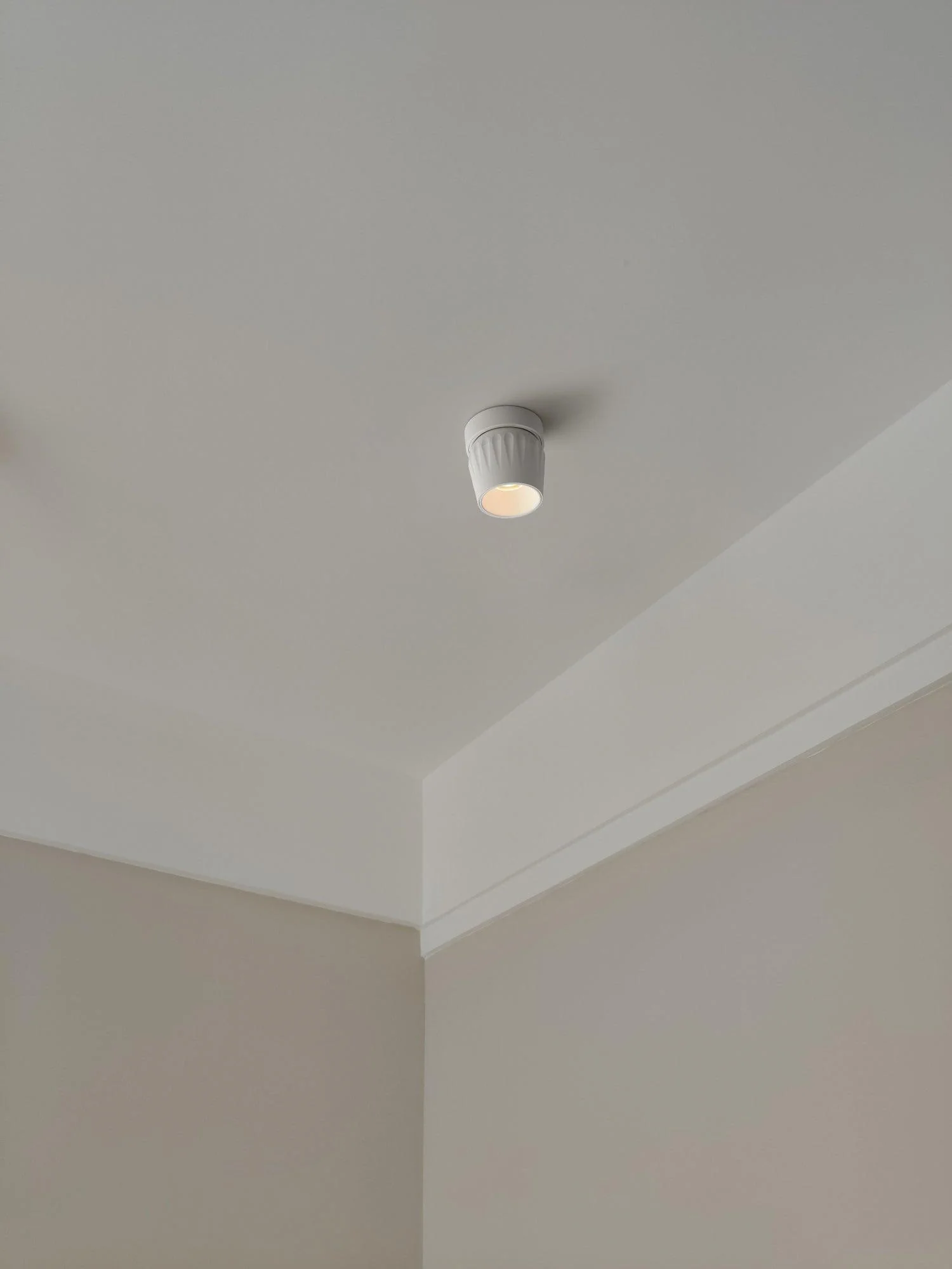 Solara Spotlight Aluminum Ribbed Rotatable Minimalist - Image 11