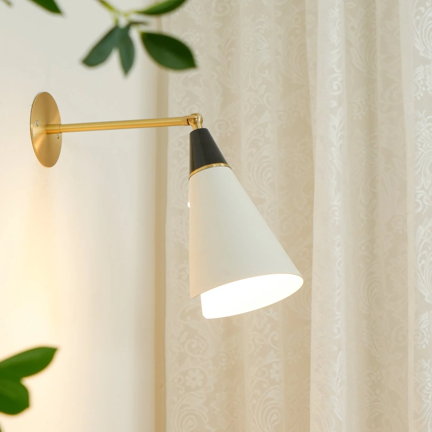 Sorrowful Modern Minimalist Brass Wall Lamp - Image 13