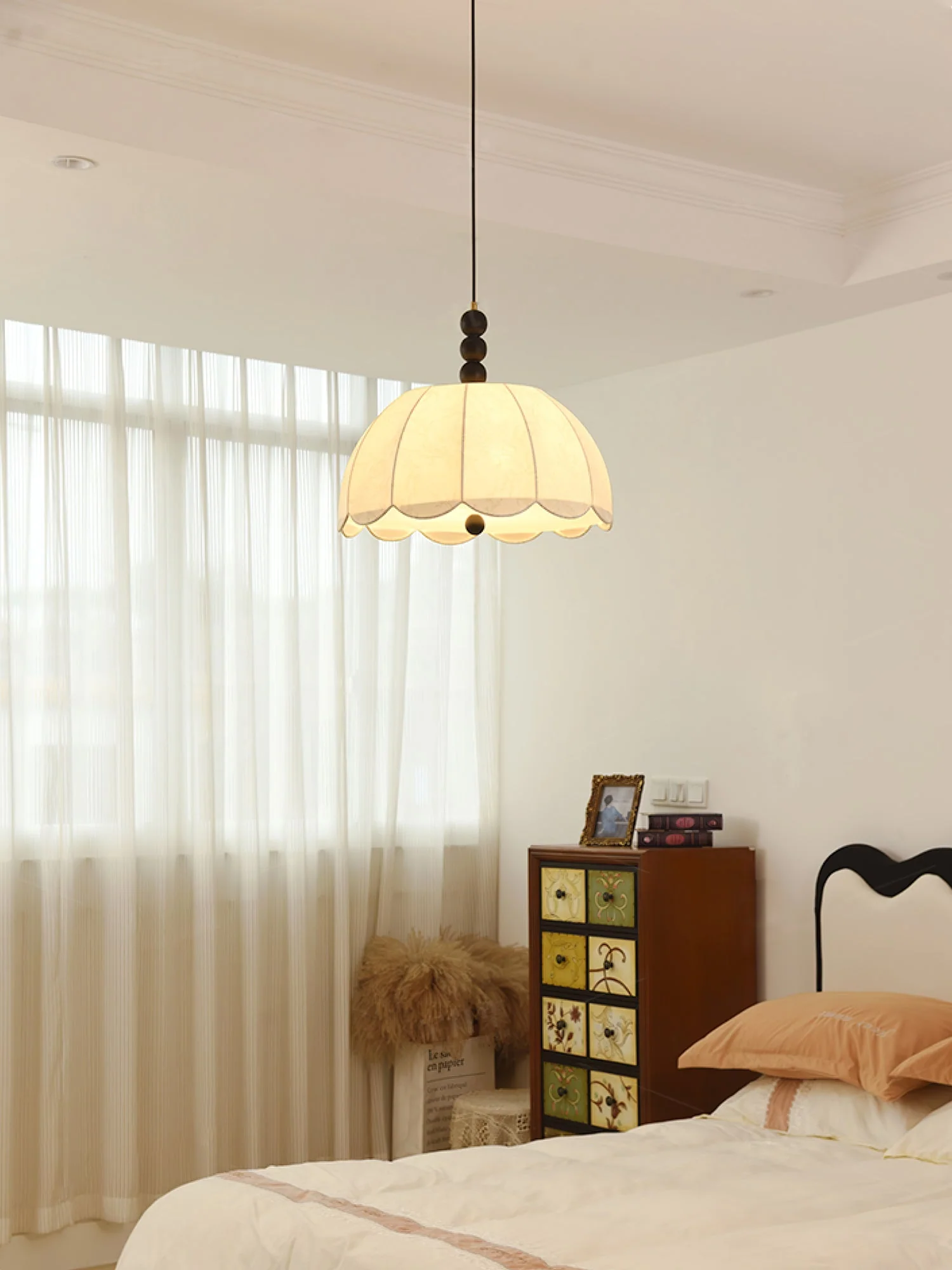 Syphaen Traditional Blossom Fabric Wood Pendant Light - Image 12