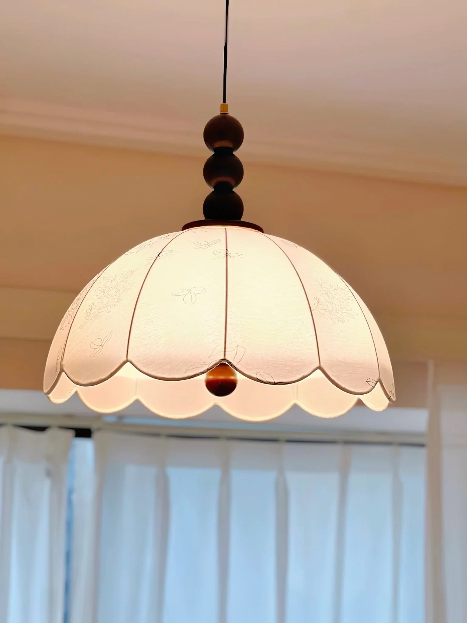 Syphaen Traditional Blossom Fabric Wood Pendant Light - Image 2