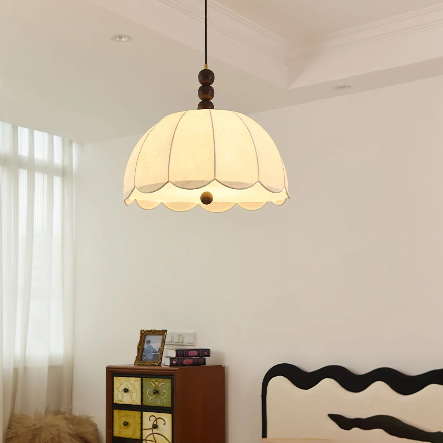 Syphaen Traditional Blossom Fabric Wood Pendant Light - Image 4