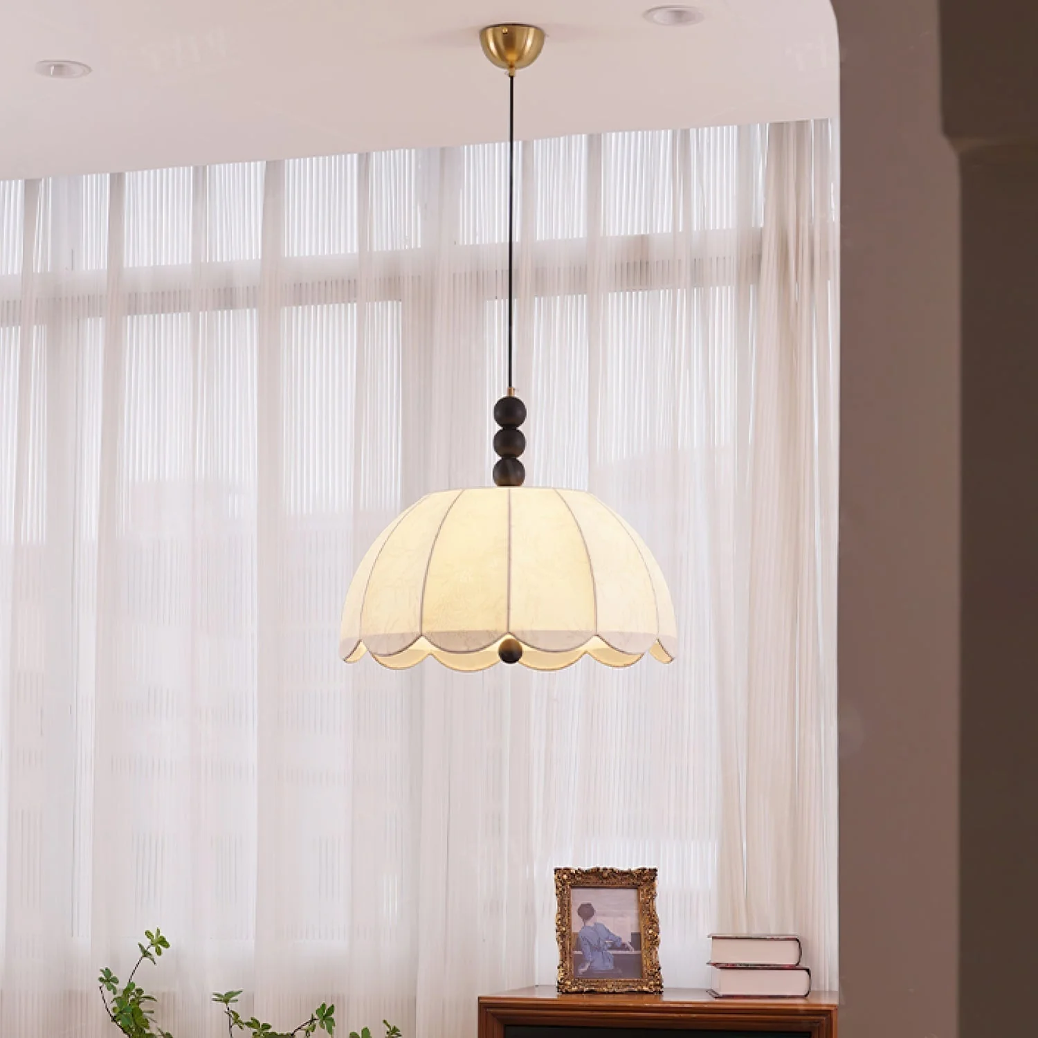 Syphaen Traditional Blossom Fabric Wood Pendant Light - Image 6