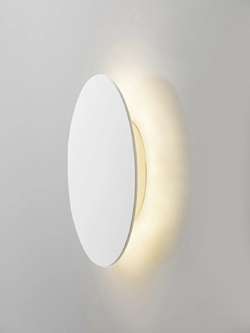 Tivral Brass Minimalist Wall Lamp - Image 13