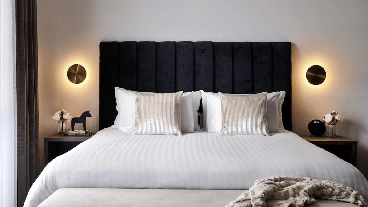 Tivral Brass Minimalist Wall Lamp - Image 18