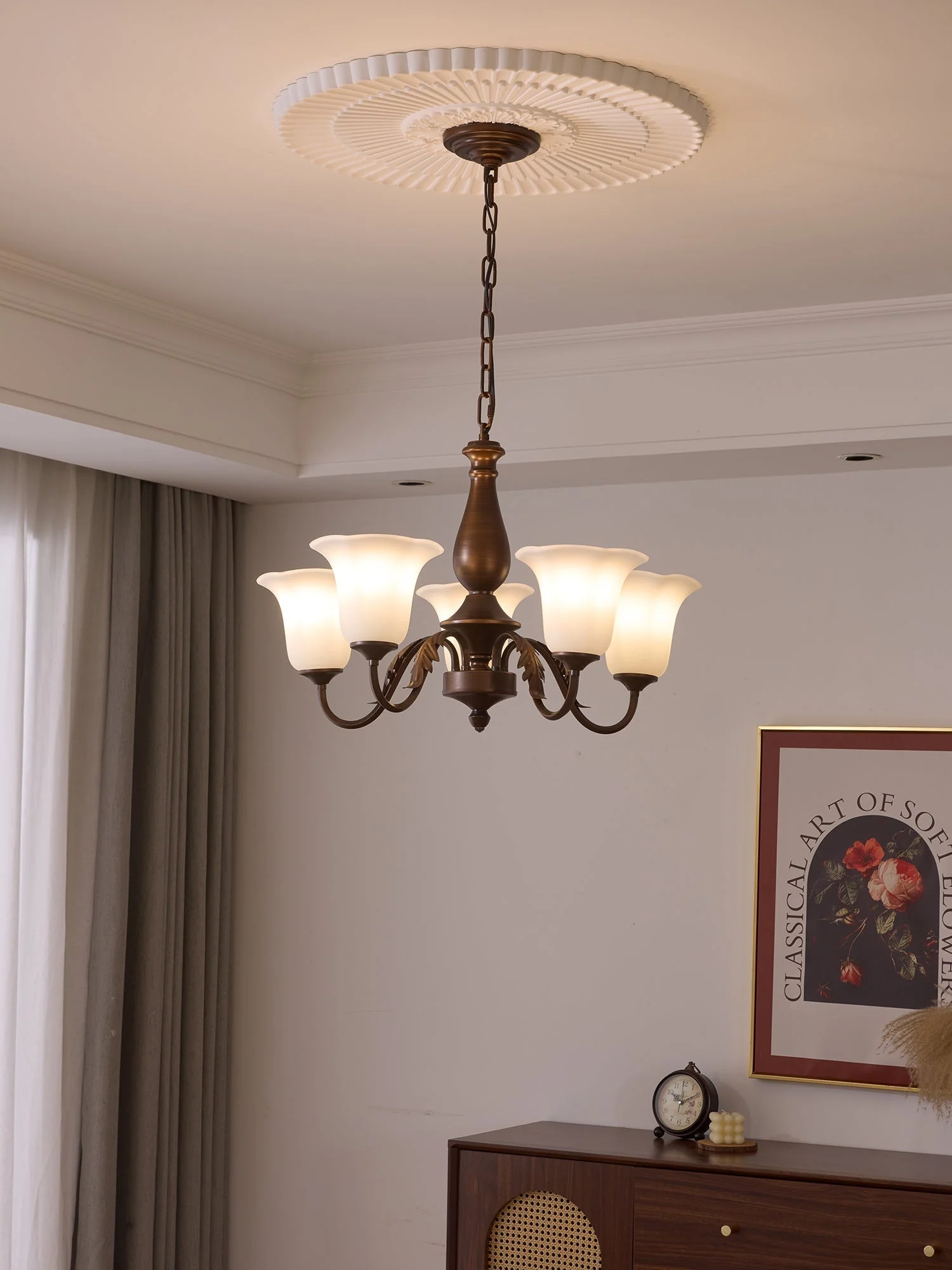 Uveleth Traditional Elegance Glass Chandelier - Image 3