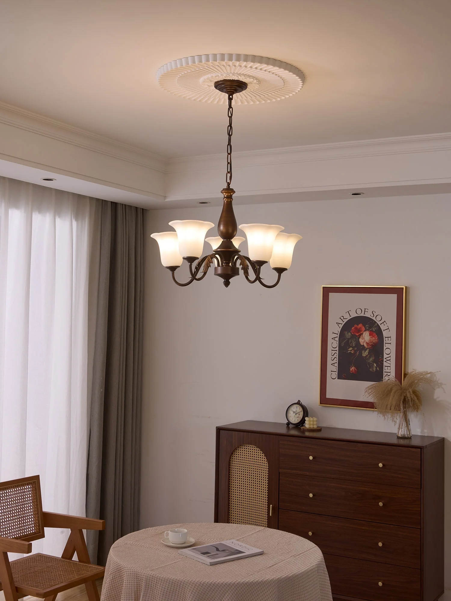 Uveleth Traditional Elegance Glass Chandelier - Image 5