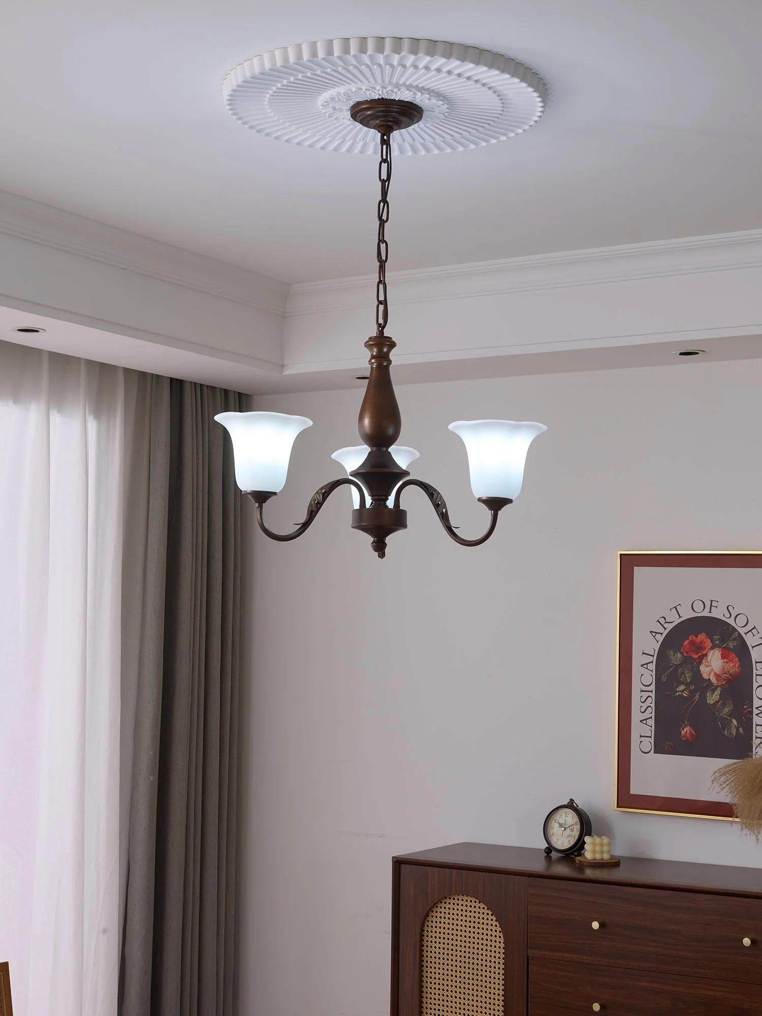 Uveleth Traditional Elegance Glass Chandelier - Image 6