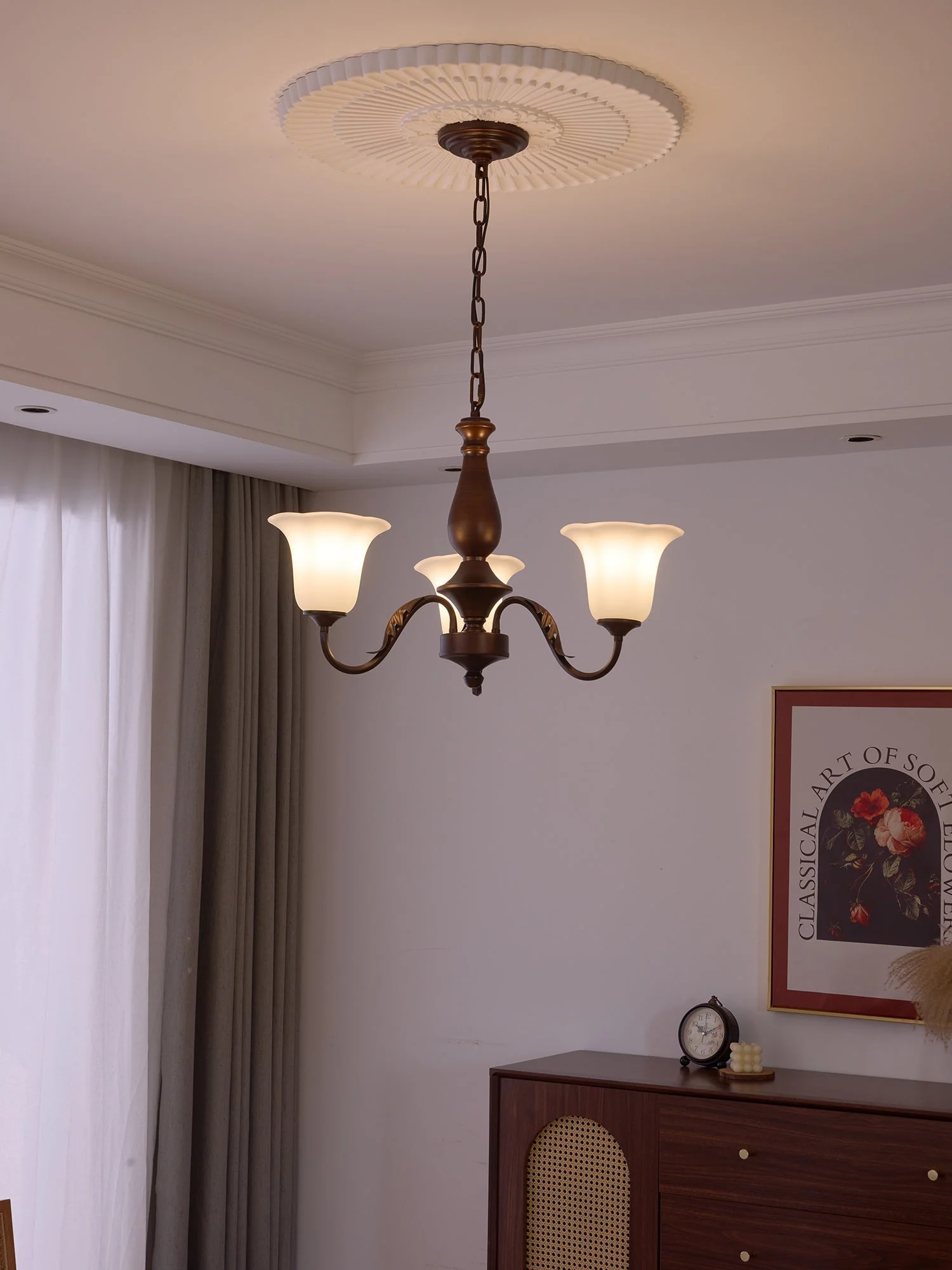 Uveleth Traditional Elegance Glass Chandelier - Image 7