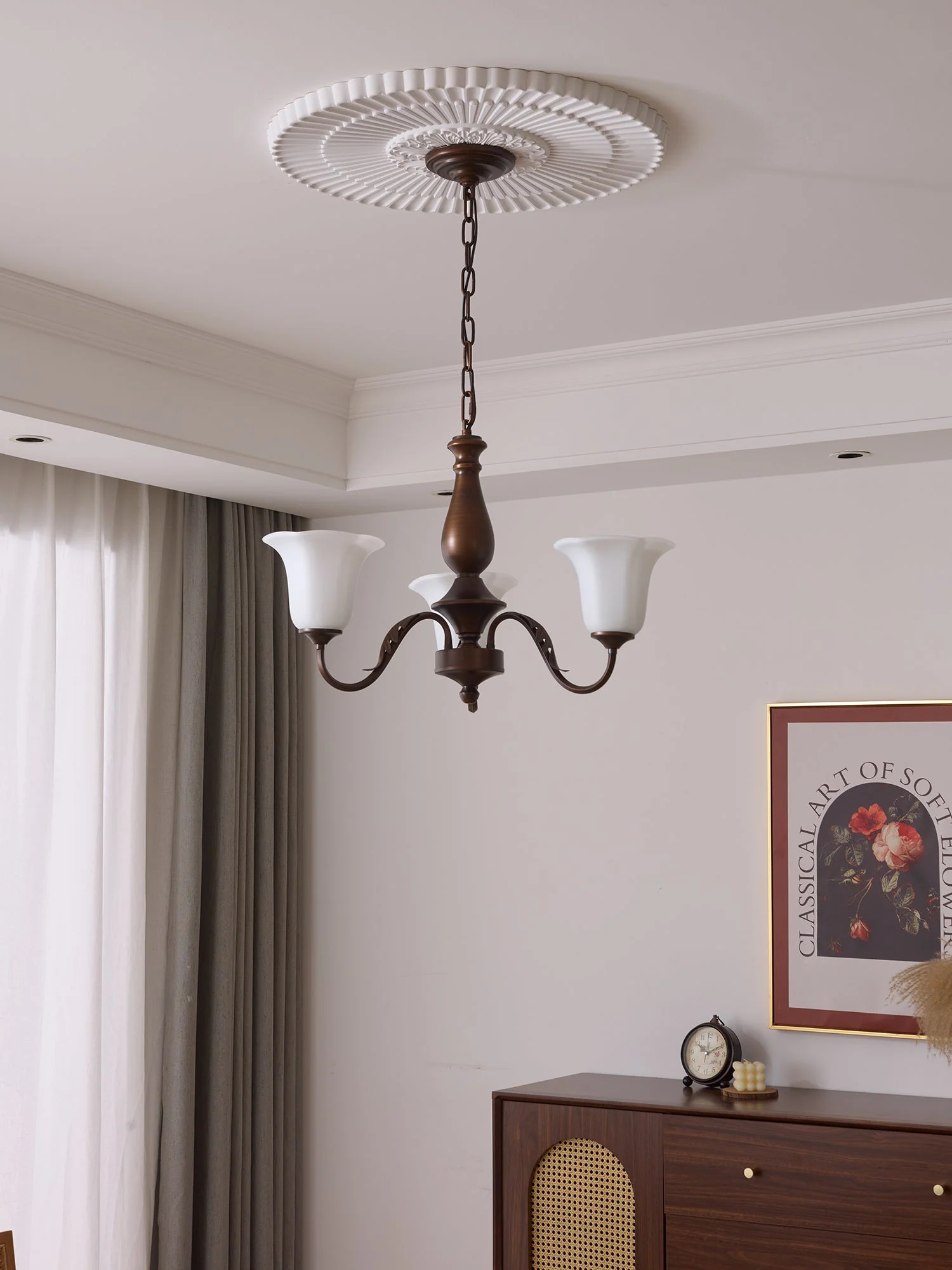 Uveleth Traditional Elegance Glass Chandelier - Image 8