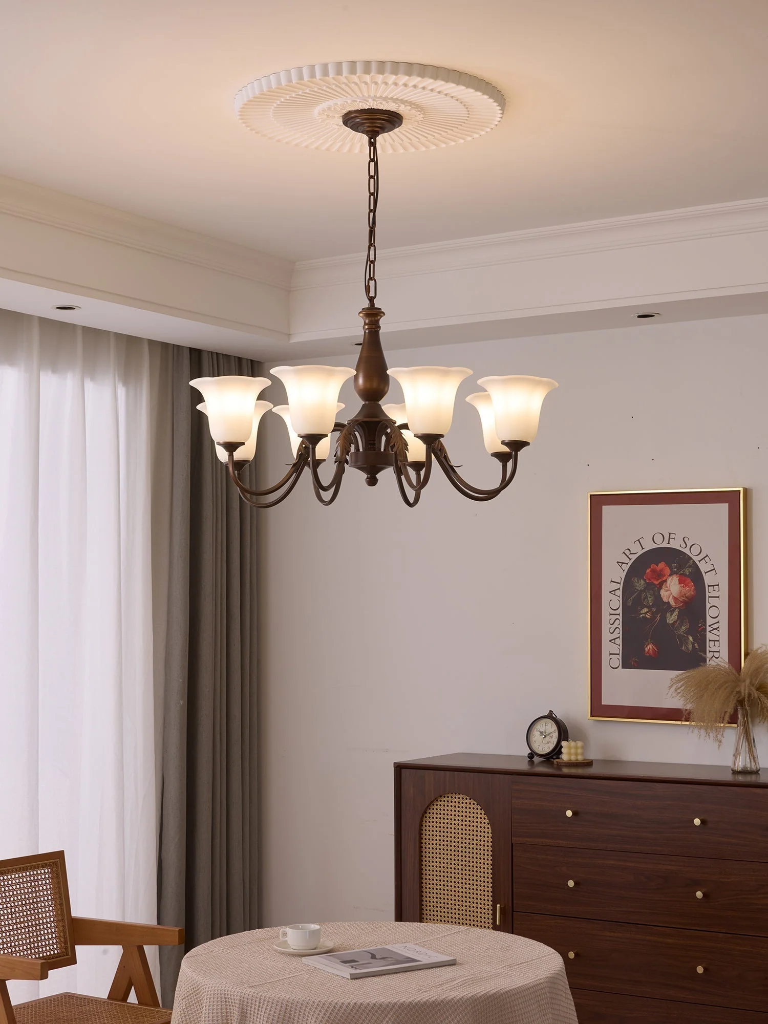 Uveleth Traditional Elegance Glass Chandelier - Image 9