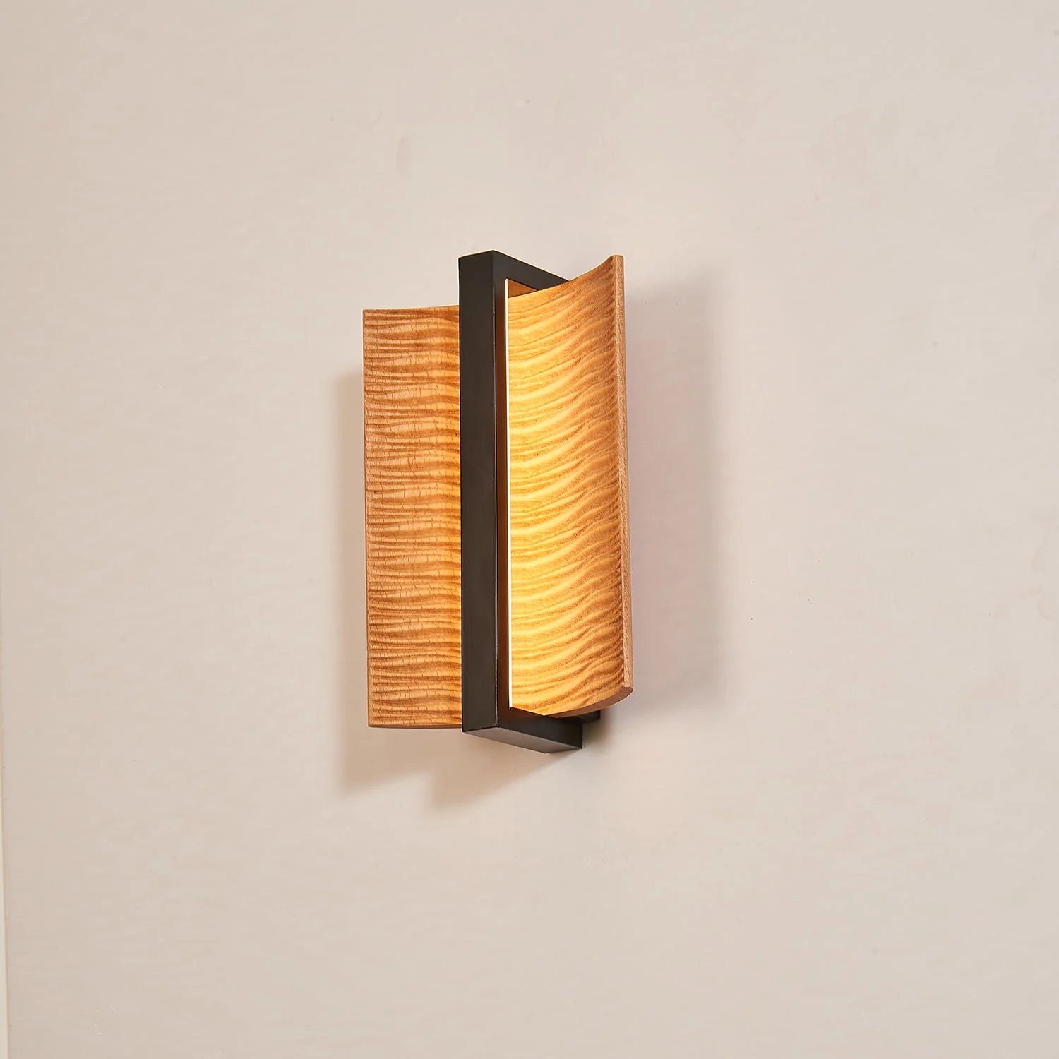 Vevinir Premium Nordic Art Wood Wall Light - Image 9