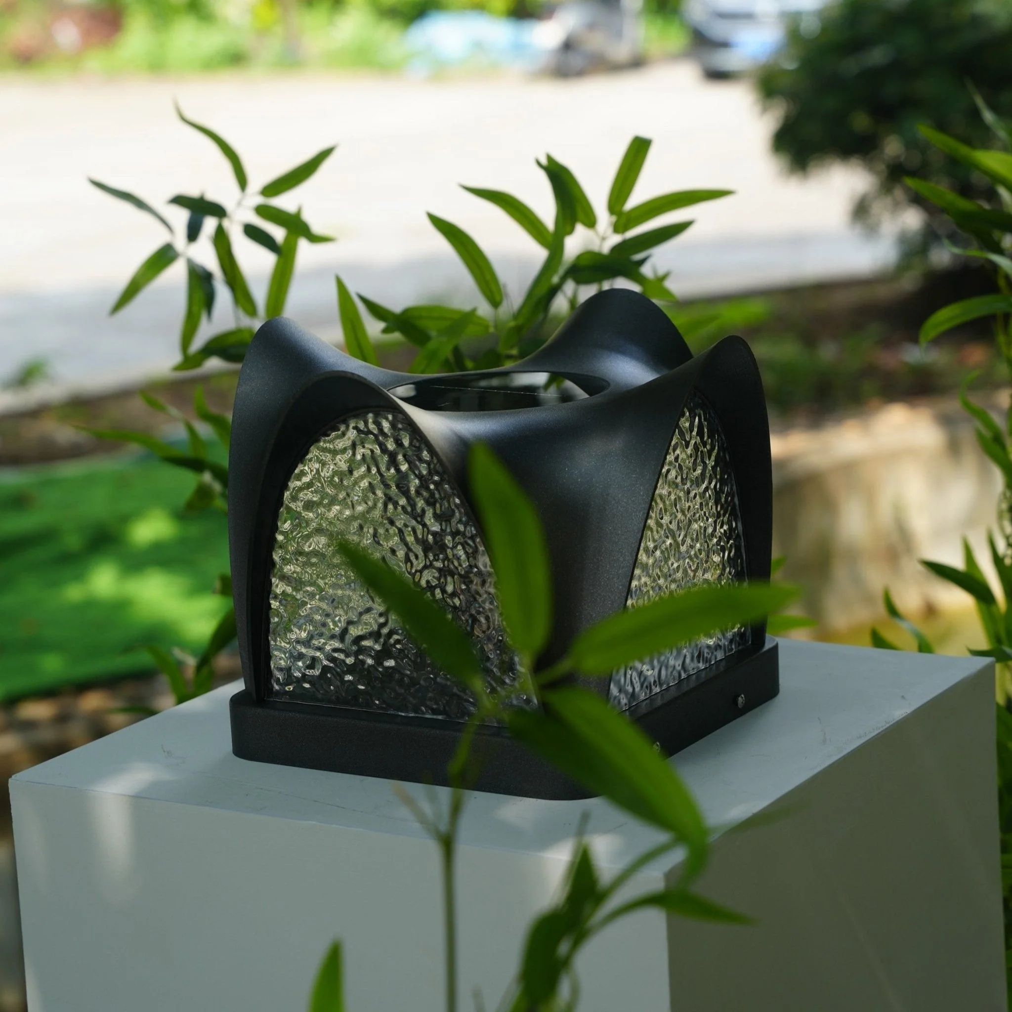 Veyra Modern Solar Outdoor Light - Image 2