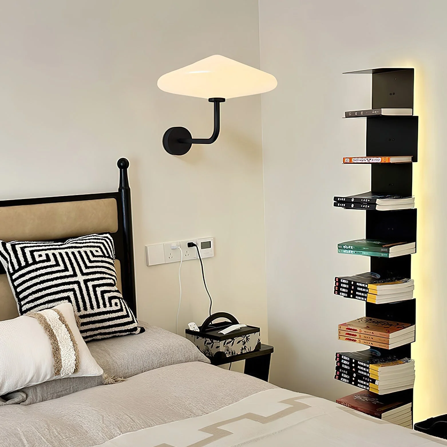 Vibla Modern Glass Wall Light - Image 2