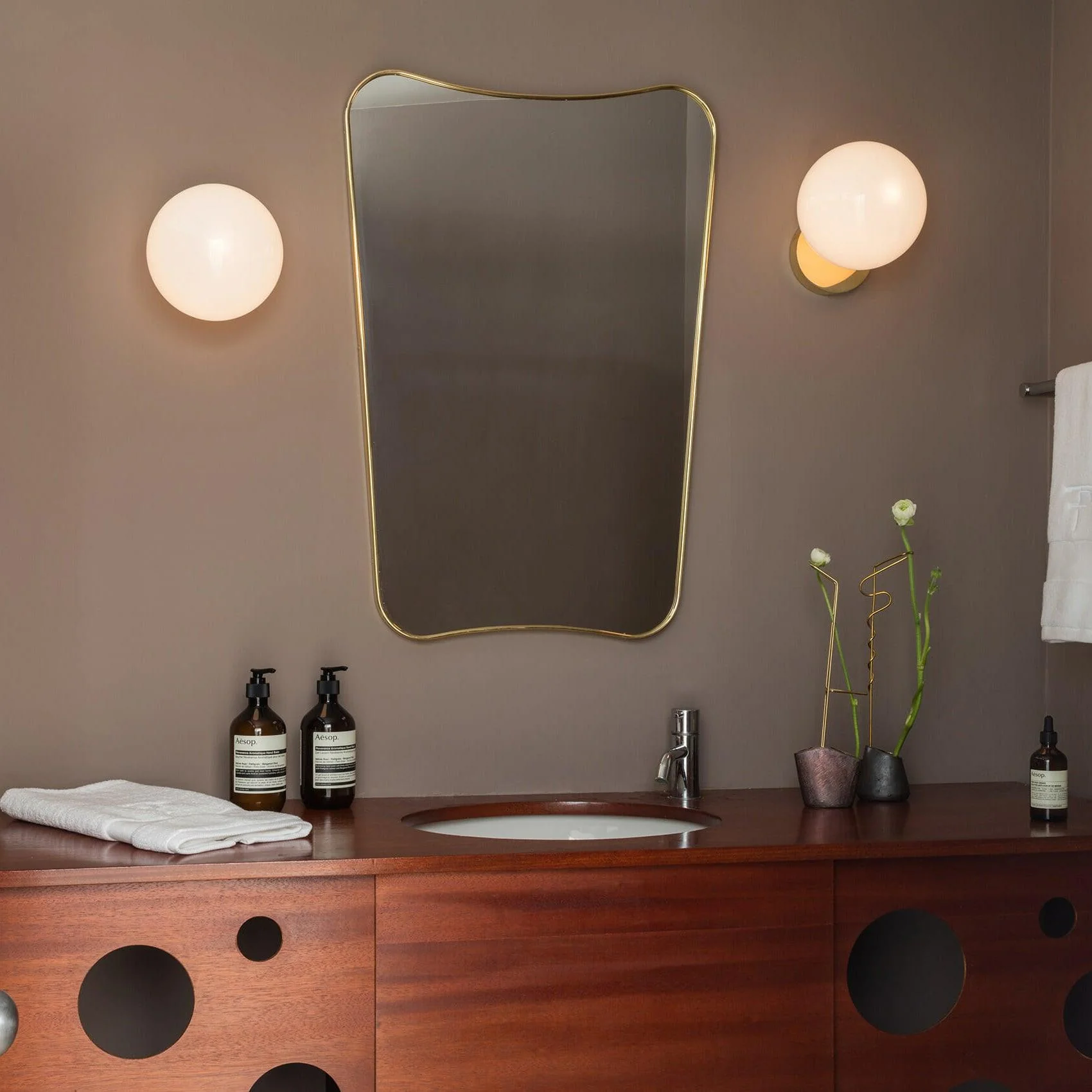 Vivinia Modern Minimalist Wall Lamp - Image 19