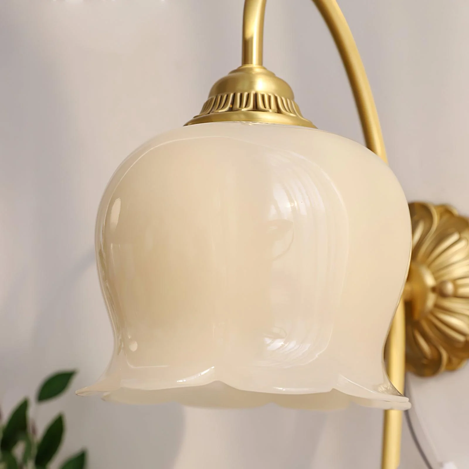 Vivinir Art Flower Brass Resin Wall Lamp - Image 6