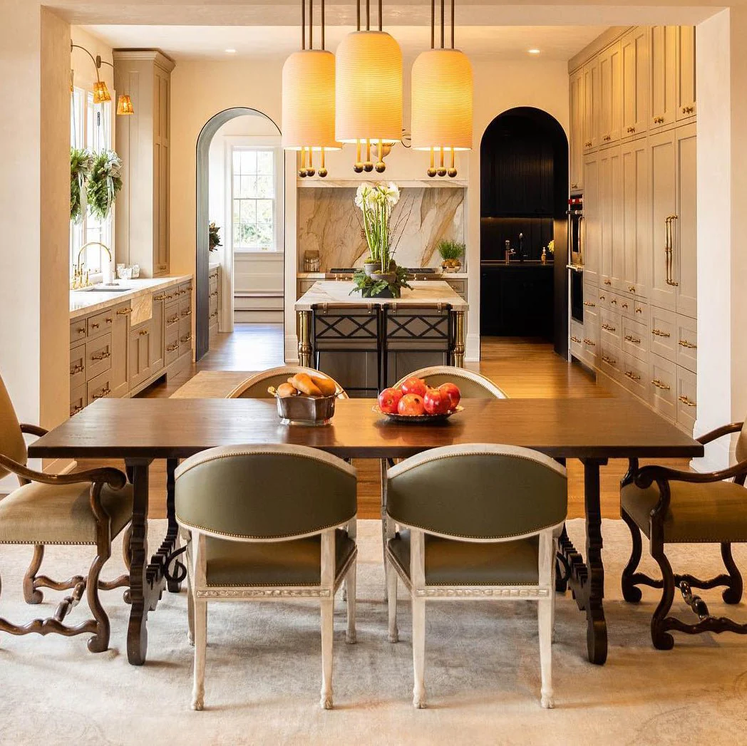 Voloraris Traditional Elegance Glass Pendant Light - Image 34
