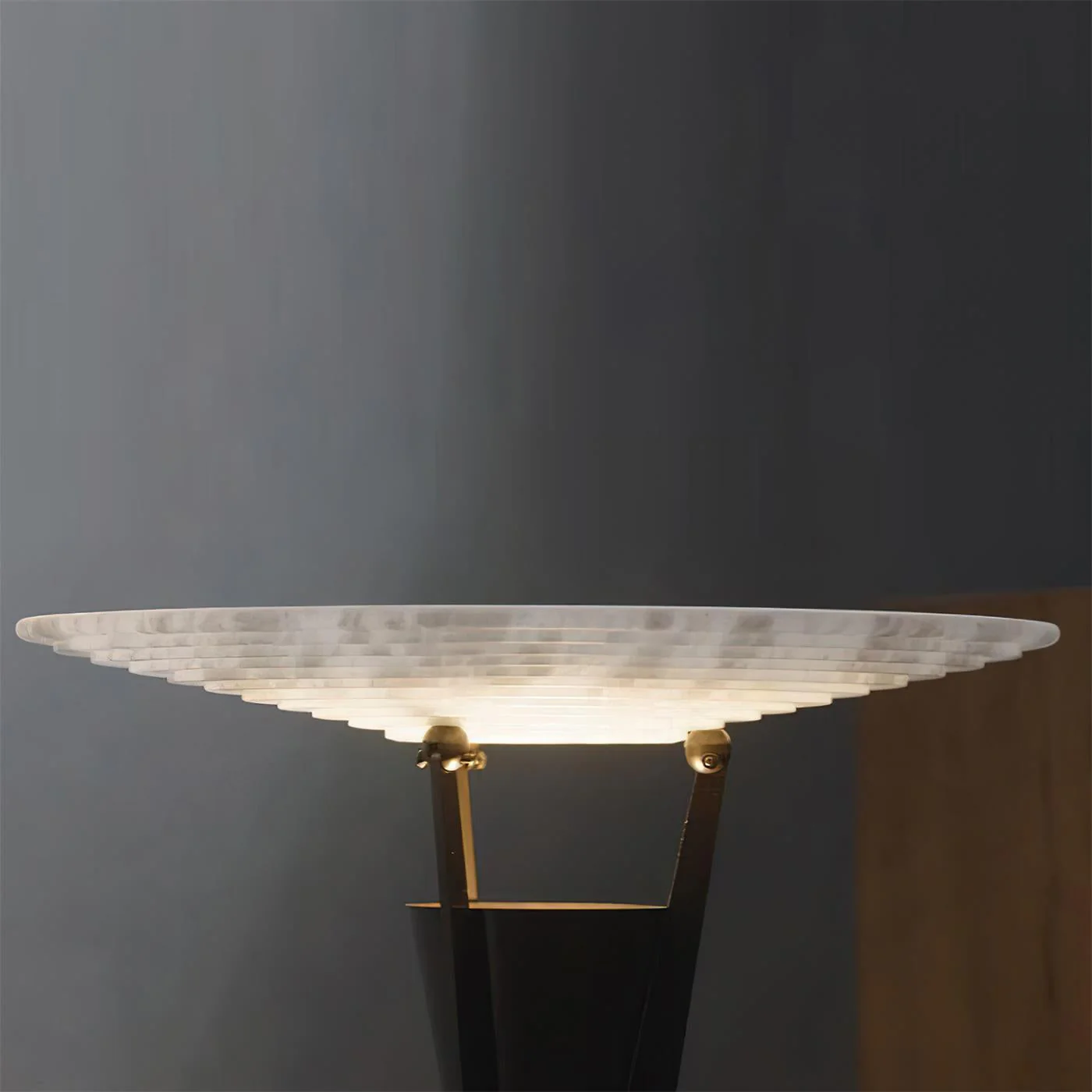 Xeran Modern Alabaster Metal Table Lamp - Image 12