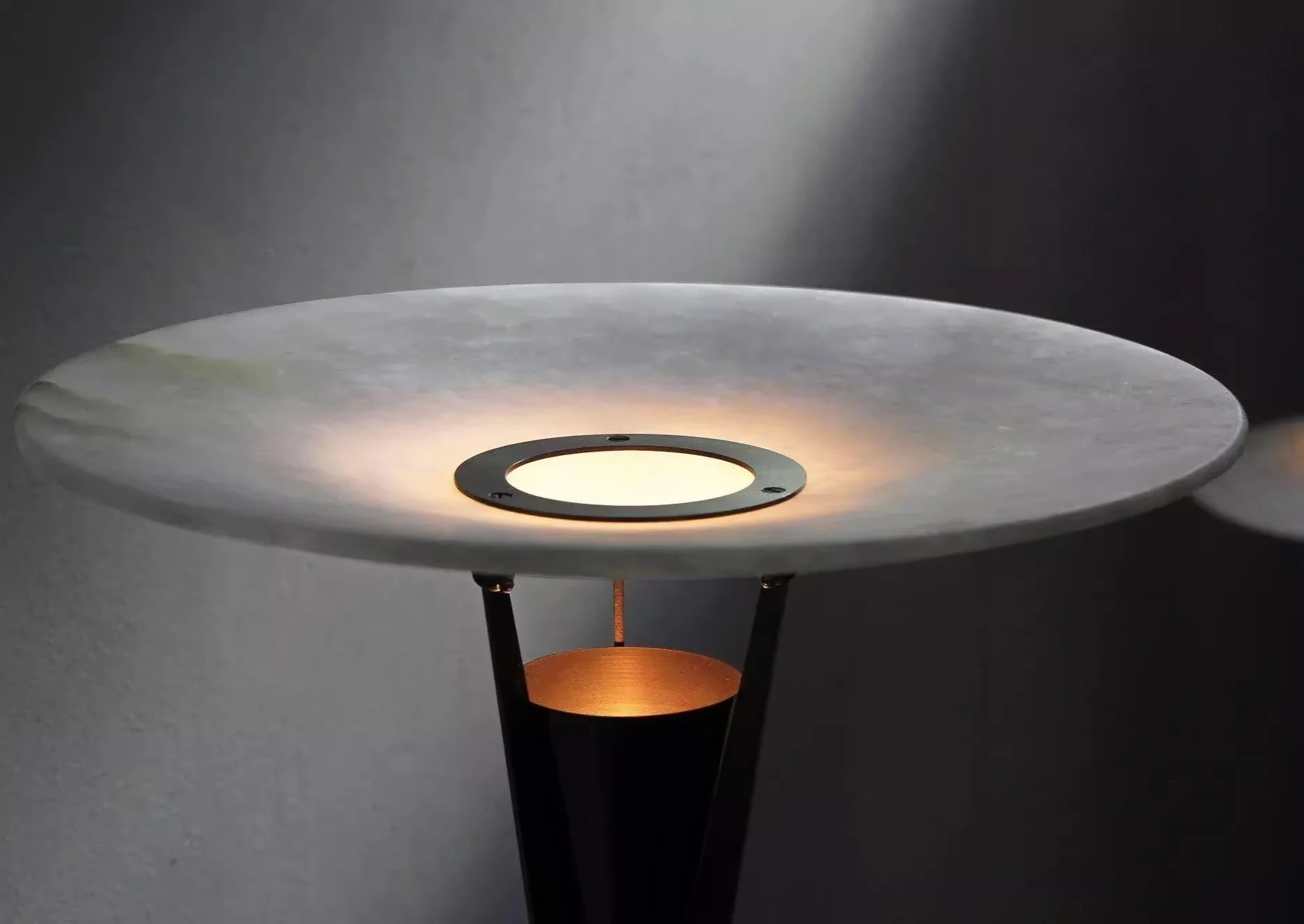 Xeran Modern Alabaster Metal Table Lamp - Image 14