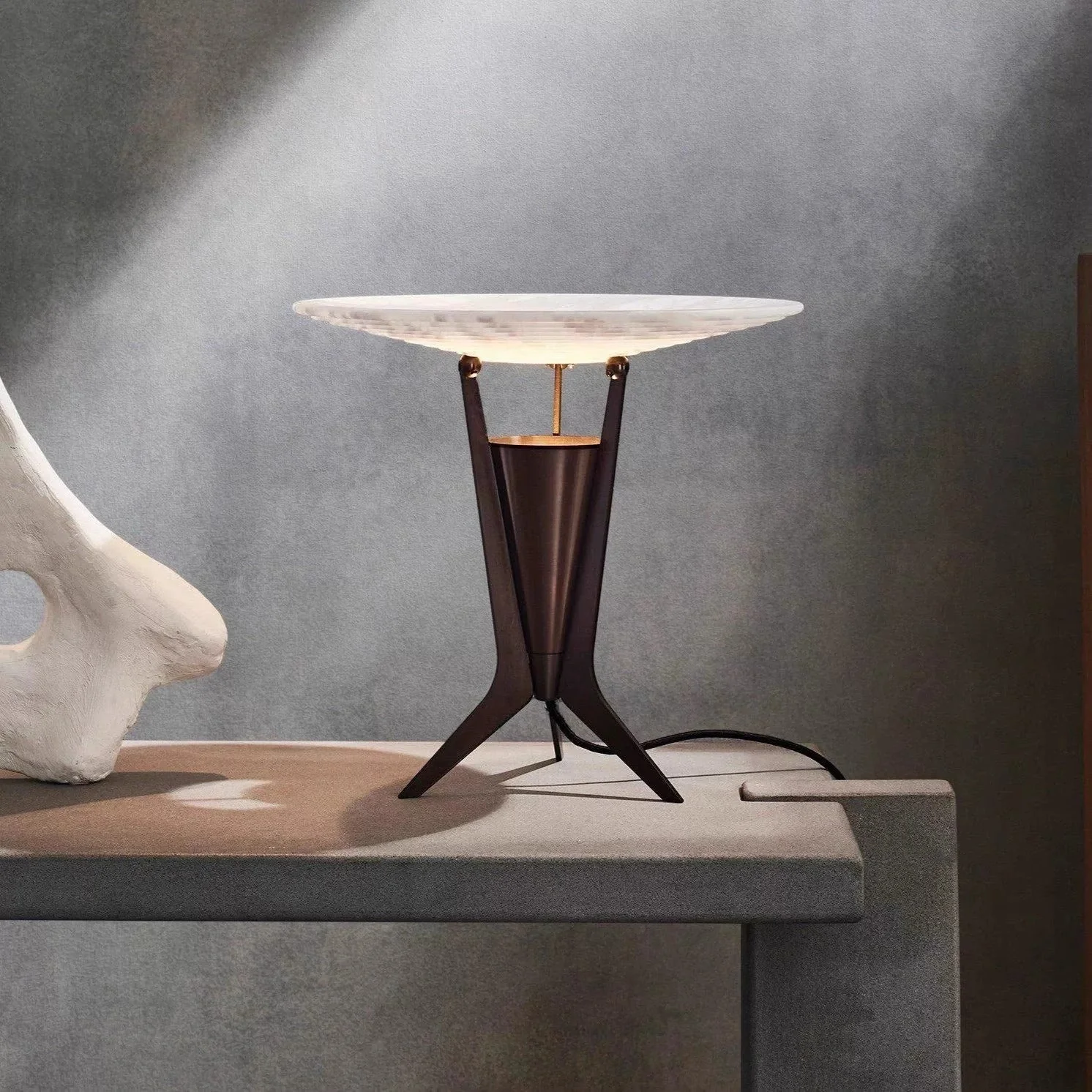 Xeran Modern Alabaster Metal Table Lamp - Image 2