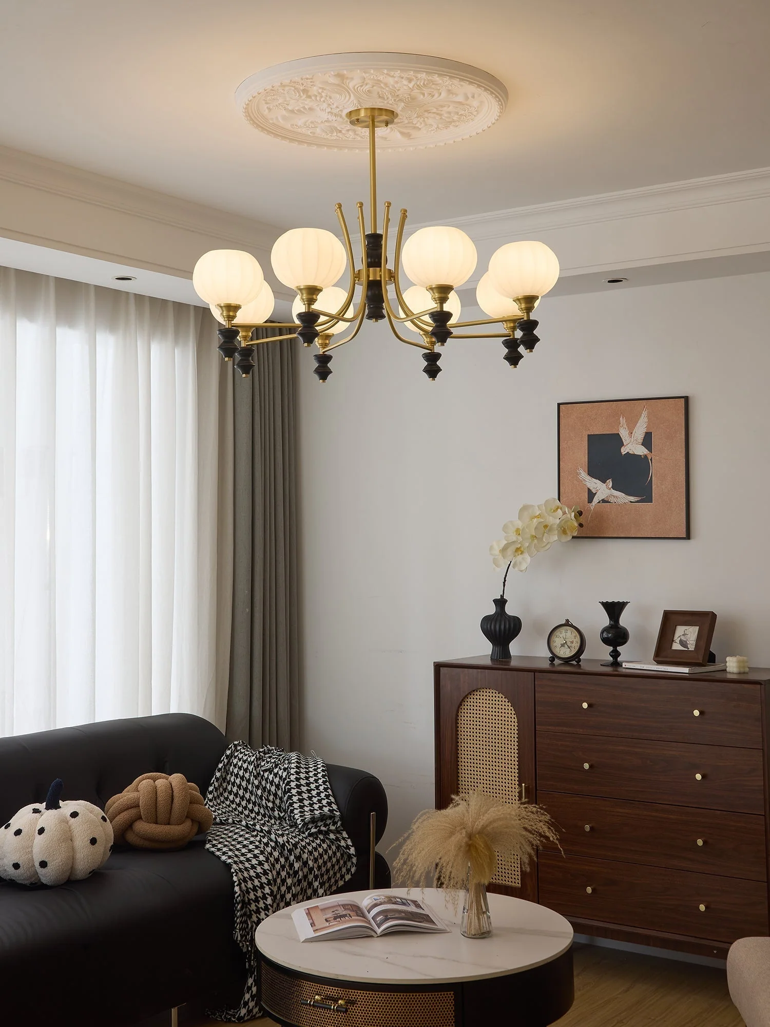 Zavenen Traditional Elegance Vintage Brass Wood Chandelier - Image 23