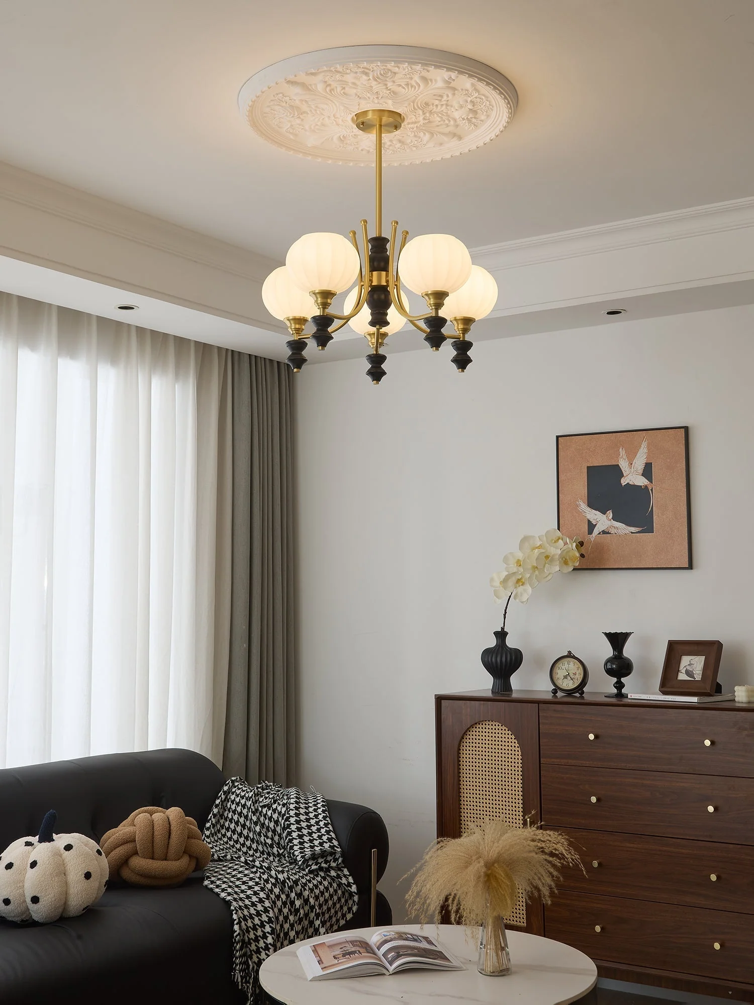 Zavenen Traditional Elegance Vintage Brass Wood Chandelier - Image 25