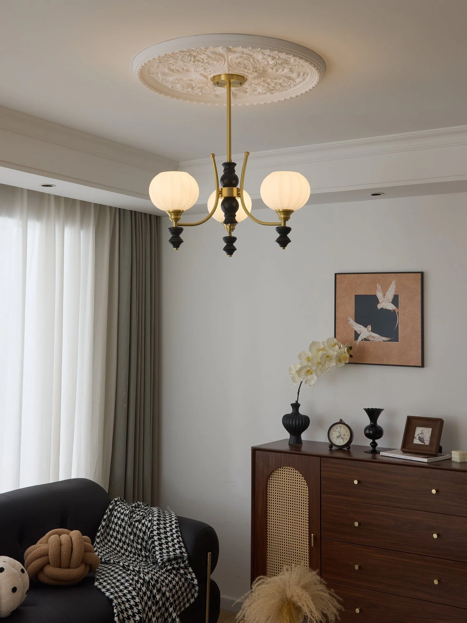 Zavenen Traditional Elegance Vintage Brass Wood Chandelier - Image 27