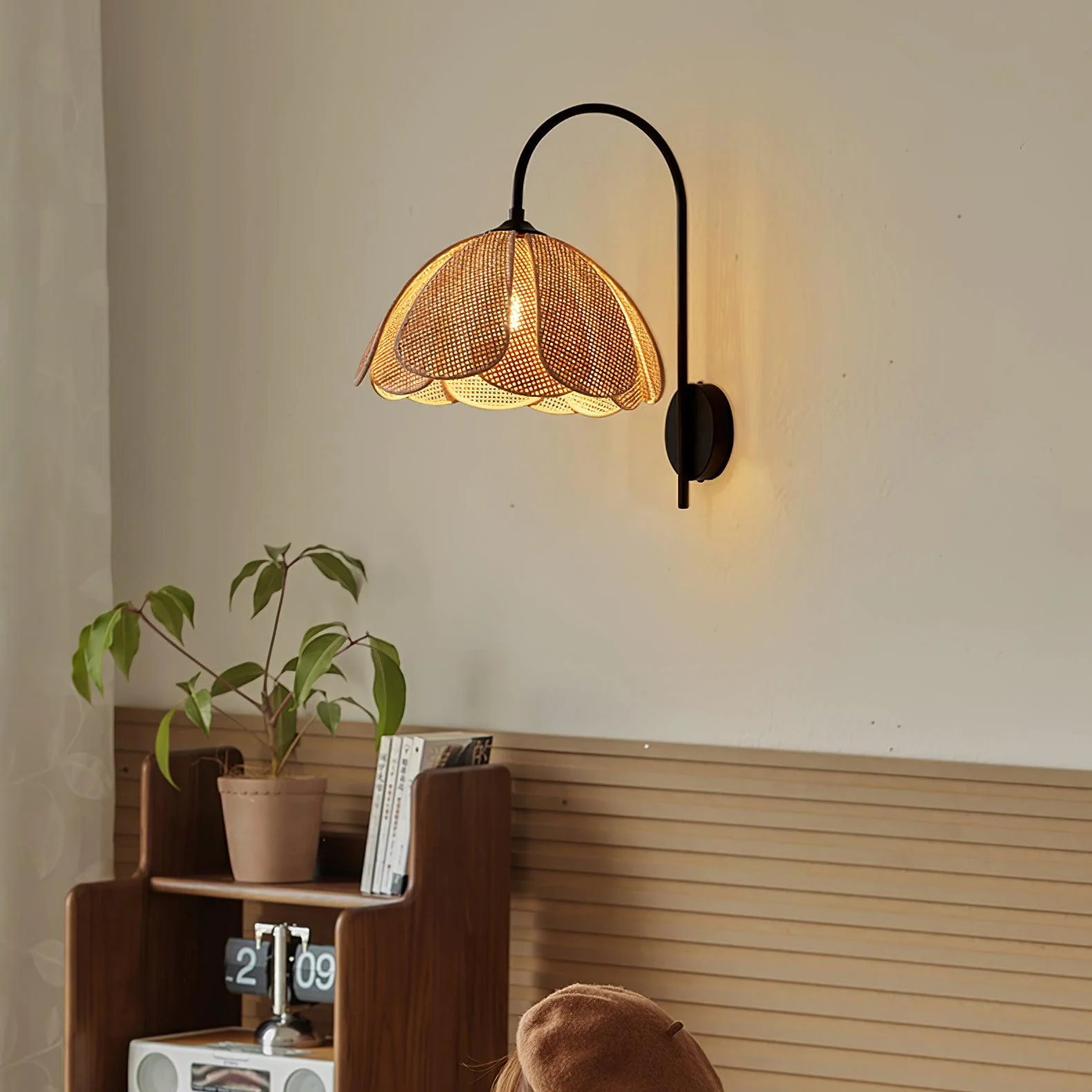 Zevelia Elegance Natural Petal Rattan Wall Lamp - Image 11