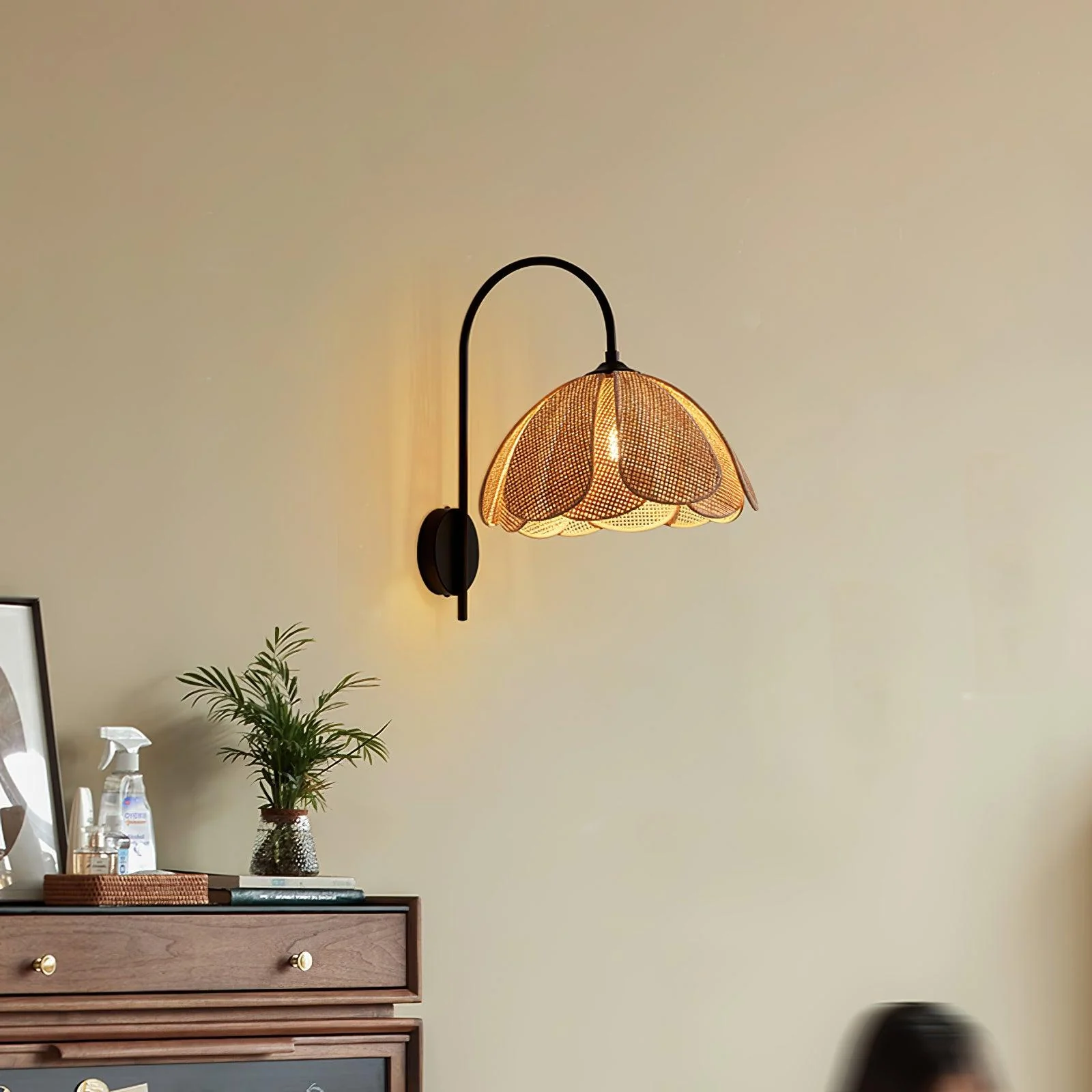 Zevelia Elegance Natural Petal Rattan Wall Lamp - Image 17
