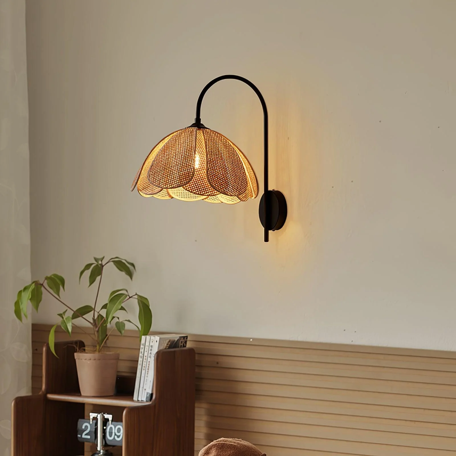 Zevelia Elegance Natural Petal Rattan Wall Lamp - Image 18