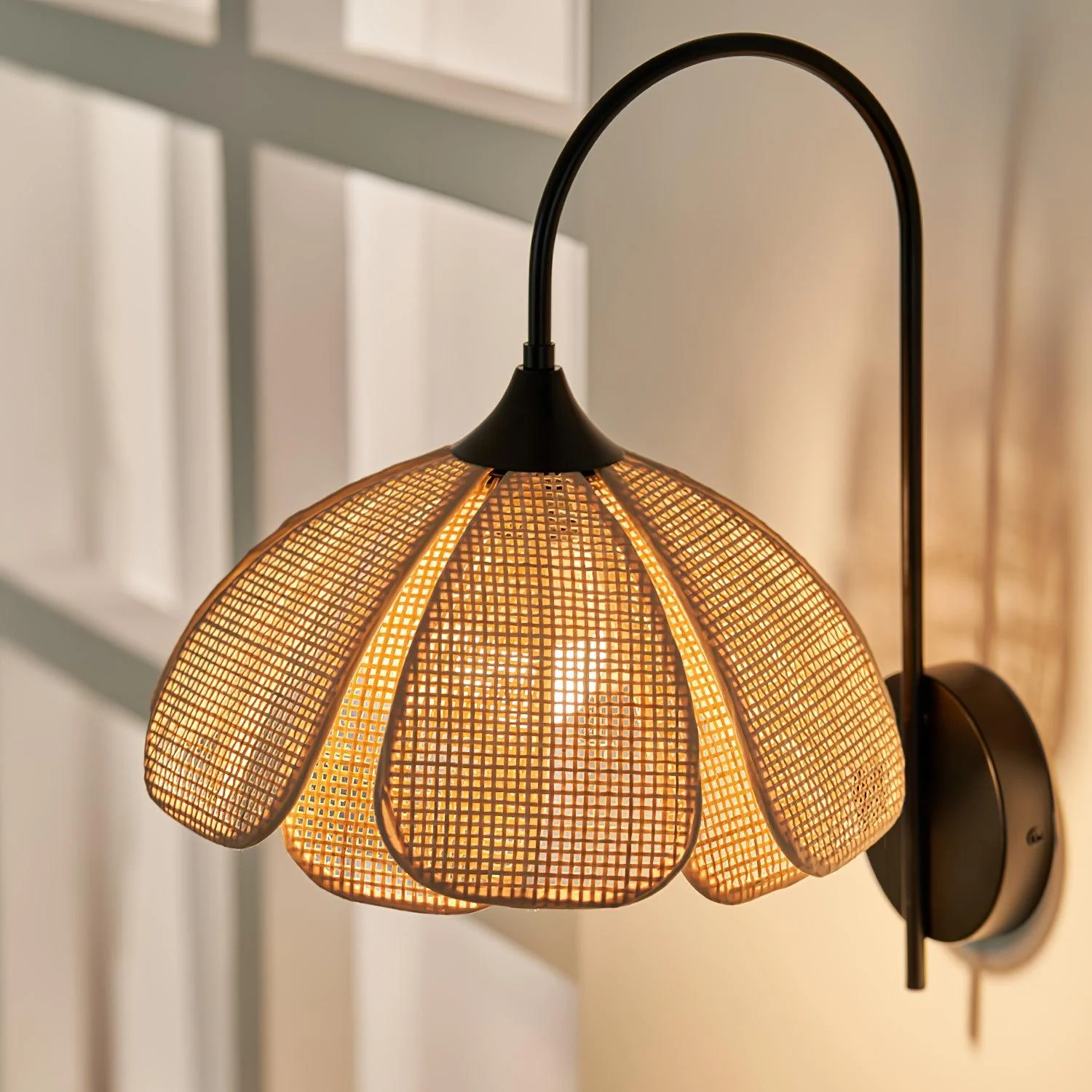 Zevelia Elegance Natural Petal Rattan Wall Lamp - Image 20