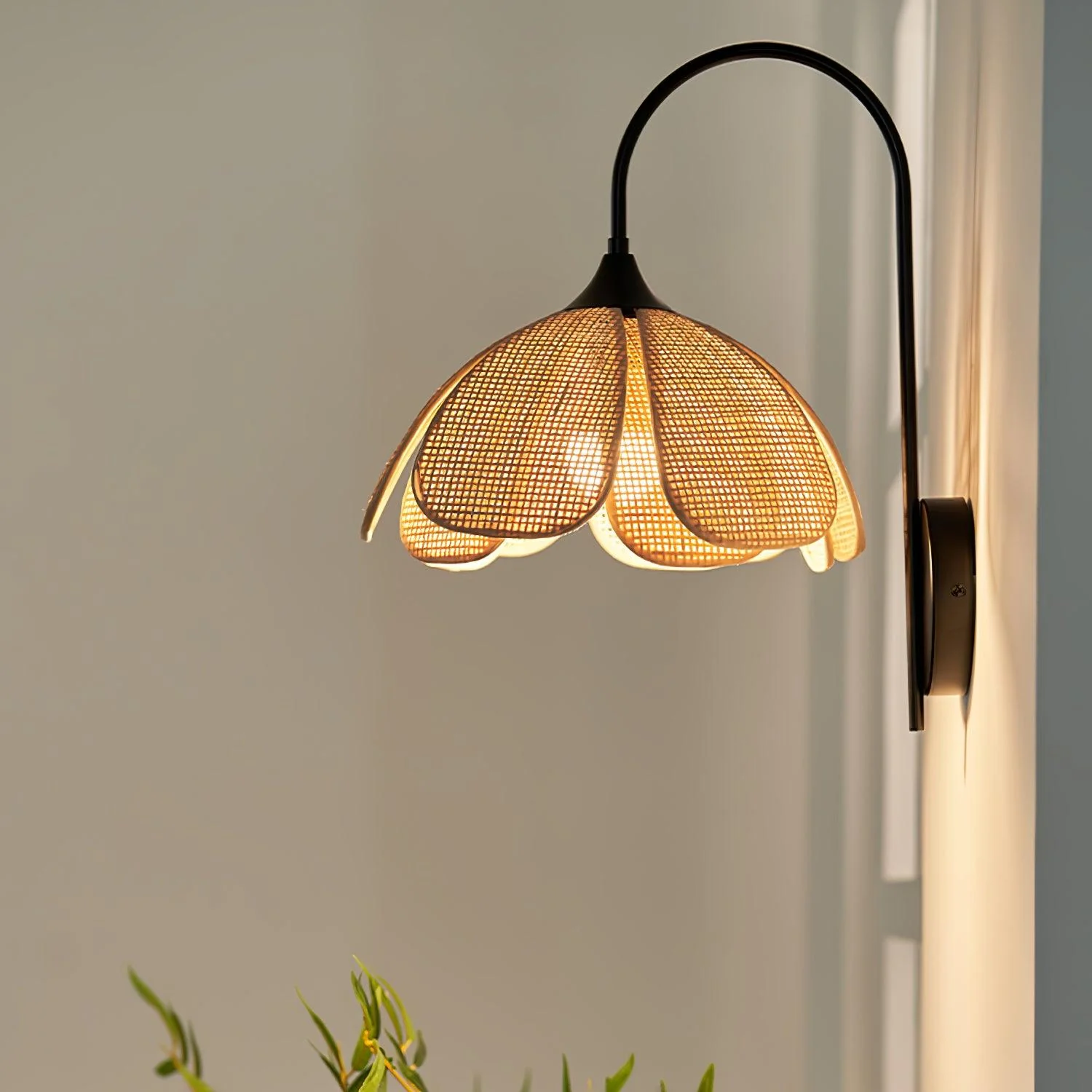 Zevelia Elegance Natural Petal Rattan Wall Lamp - Image 24