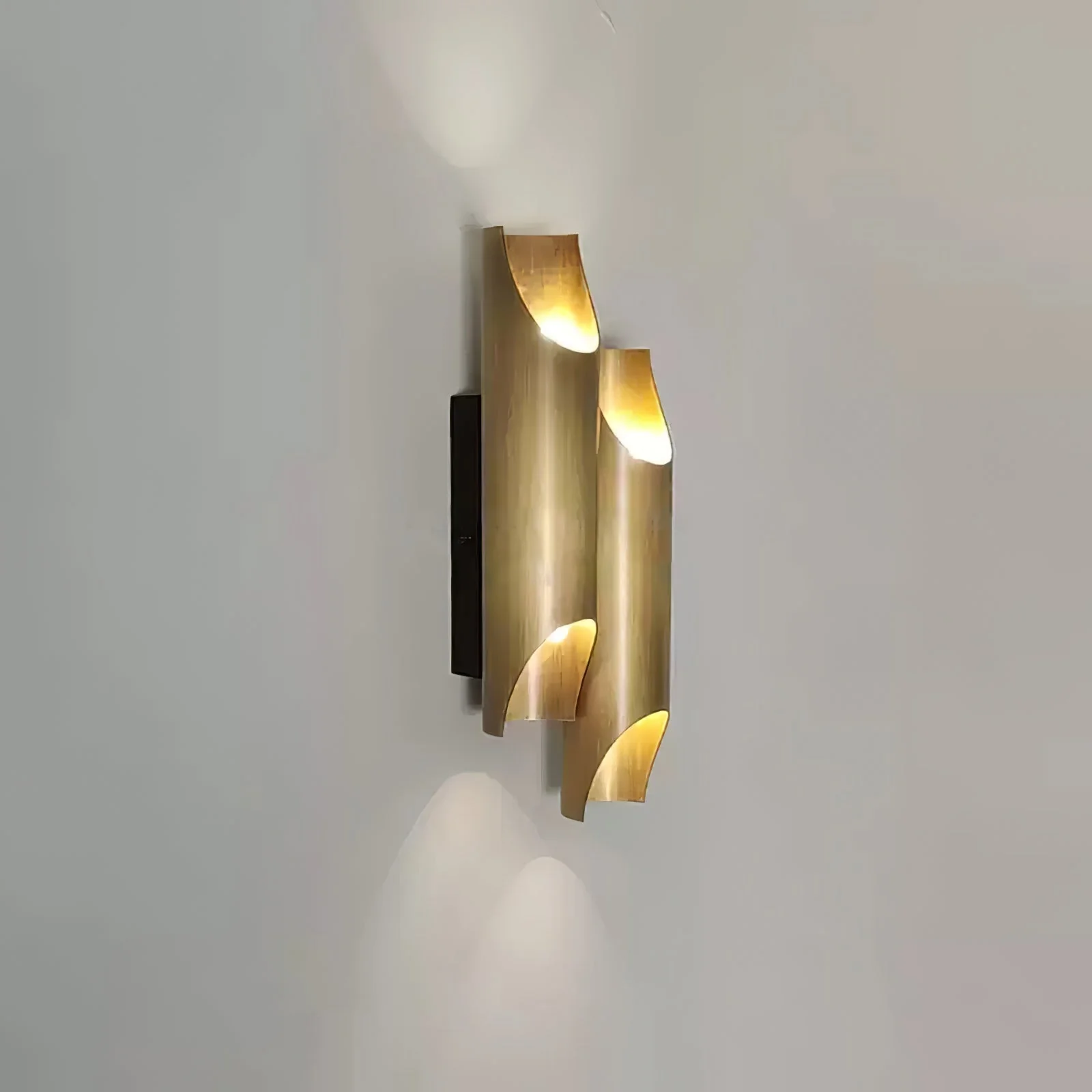 Zodoran Traditional Brass Wall Lamp - Image 3